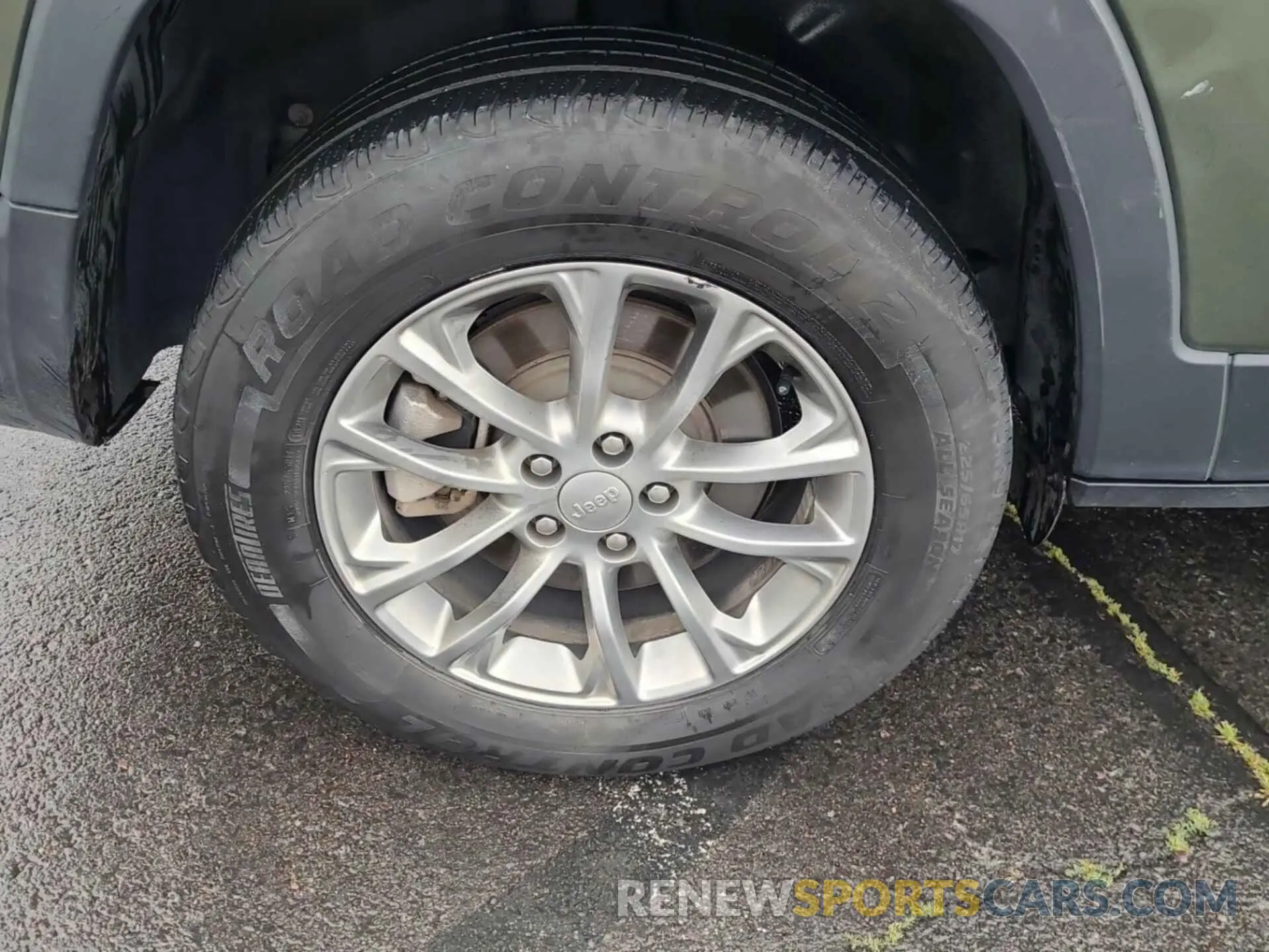 17 Photograph of a damaged car 1C4PJMLB0MD221323 JEEP CHEROKEE 2021