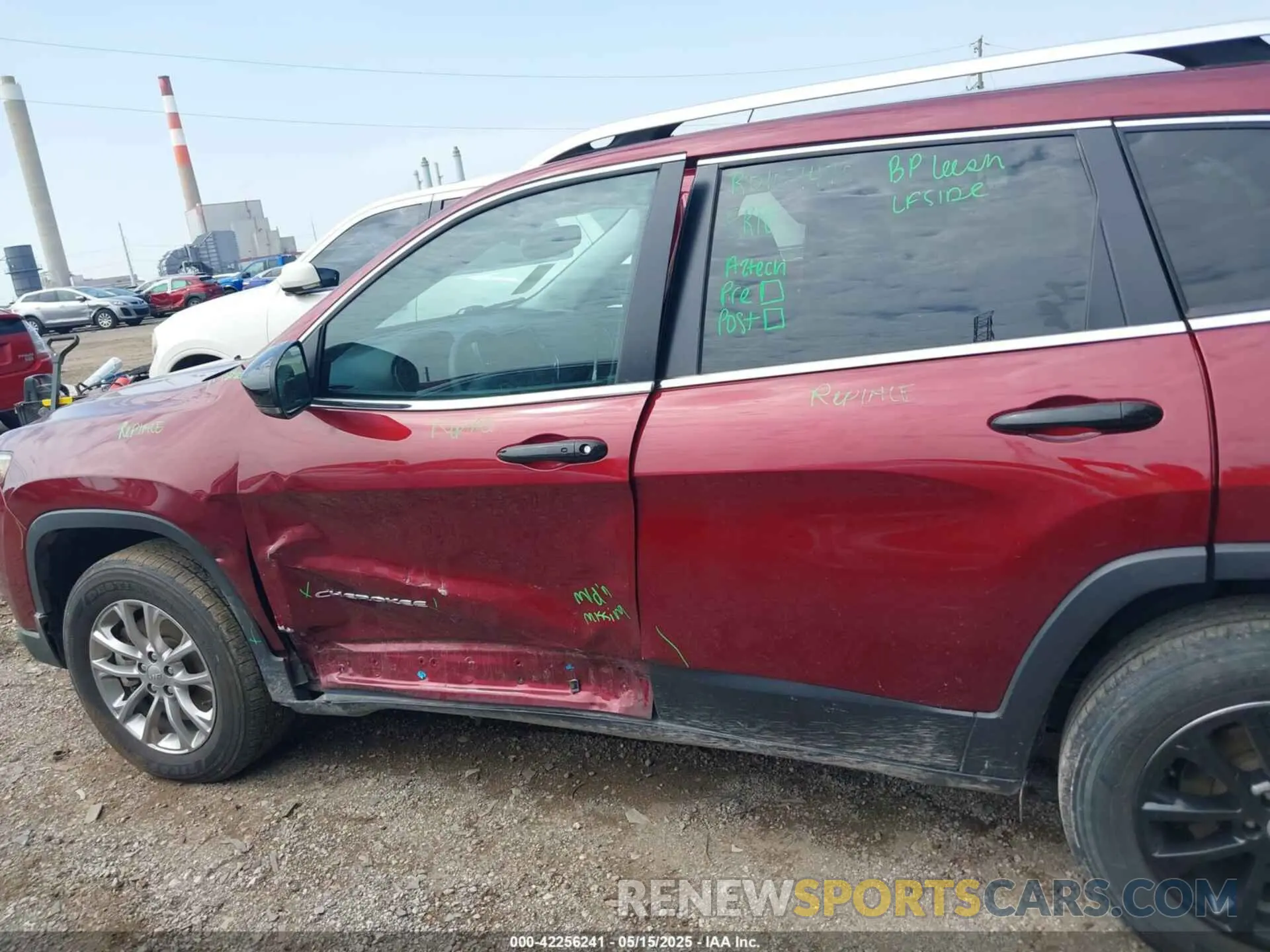 6 Photograph of a damaged car 1C4PJMLB2MD217547 JEEP CHEROKEE 2021