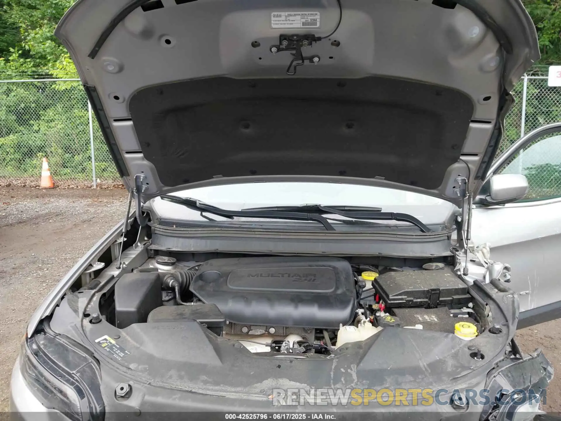 10 Photograph of a damaged car 1C4PJMLB2MD242531 JEEP CHEROKEE 2021