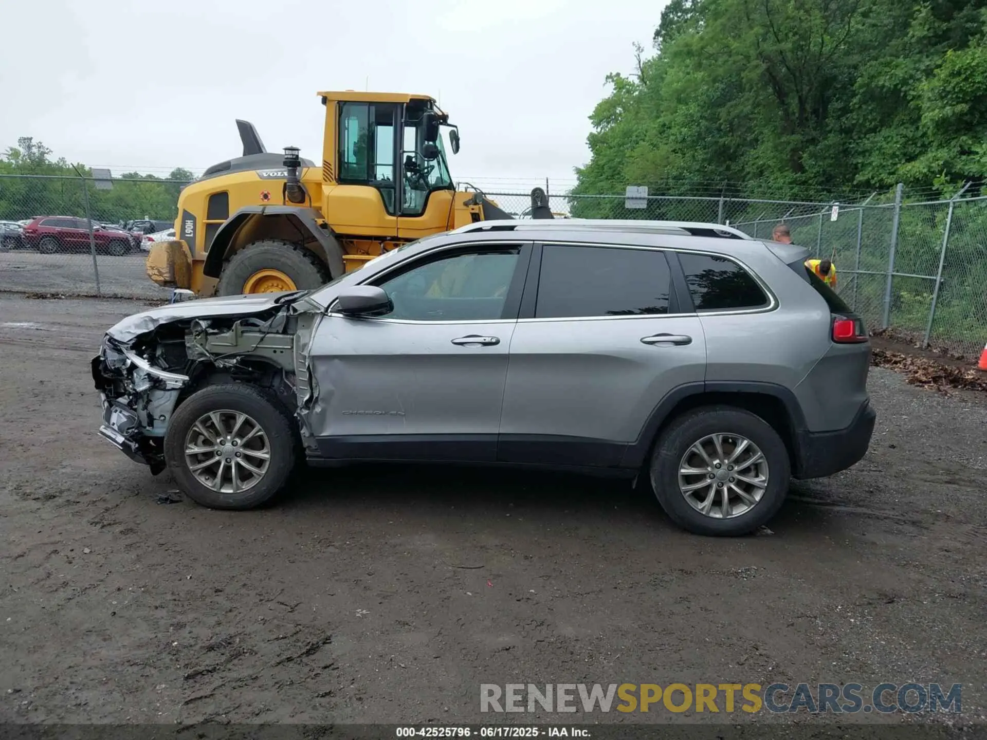 14 Photograph of a damaged car 1C4PJMLB2MD242531 JEEP CHEROKEE 2021
