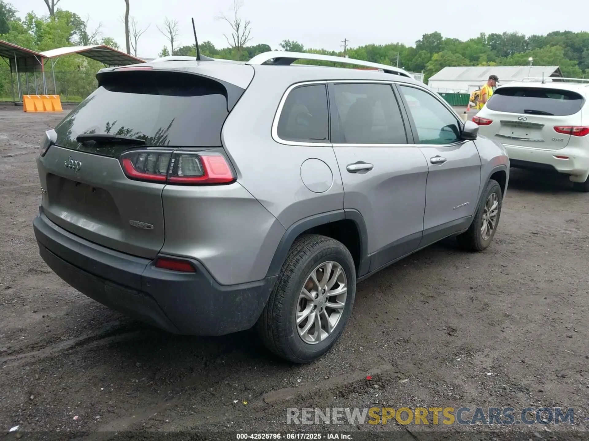 4 Photograph of a damaged car 1C4PJMLB2MD242531 JEEP CHEROKEE 2021