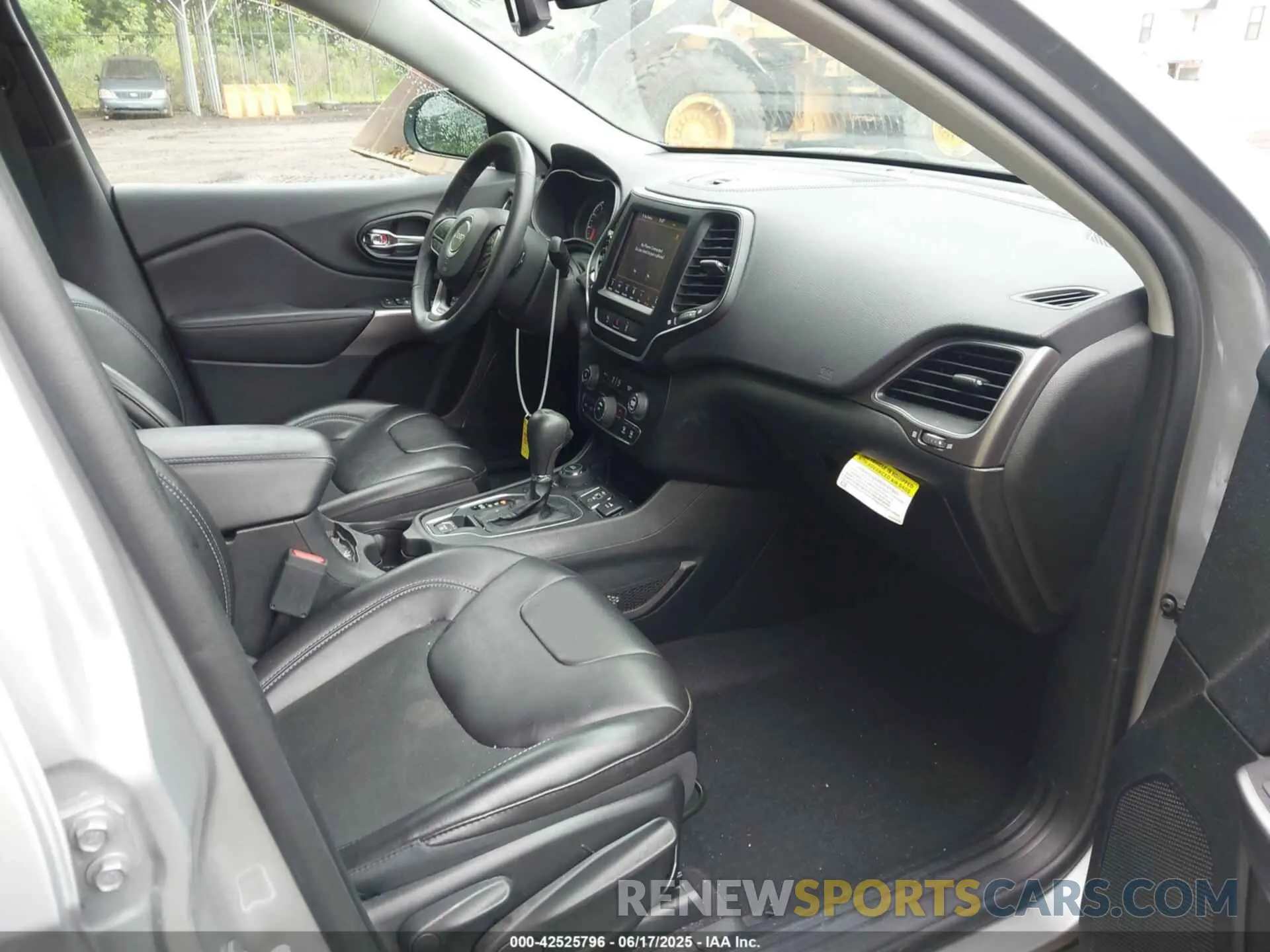 5 Photograph of a damaged car 1C4PJMLB2MD242531 JEEP CHEROKEE 2021