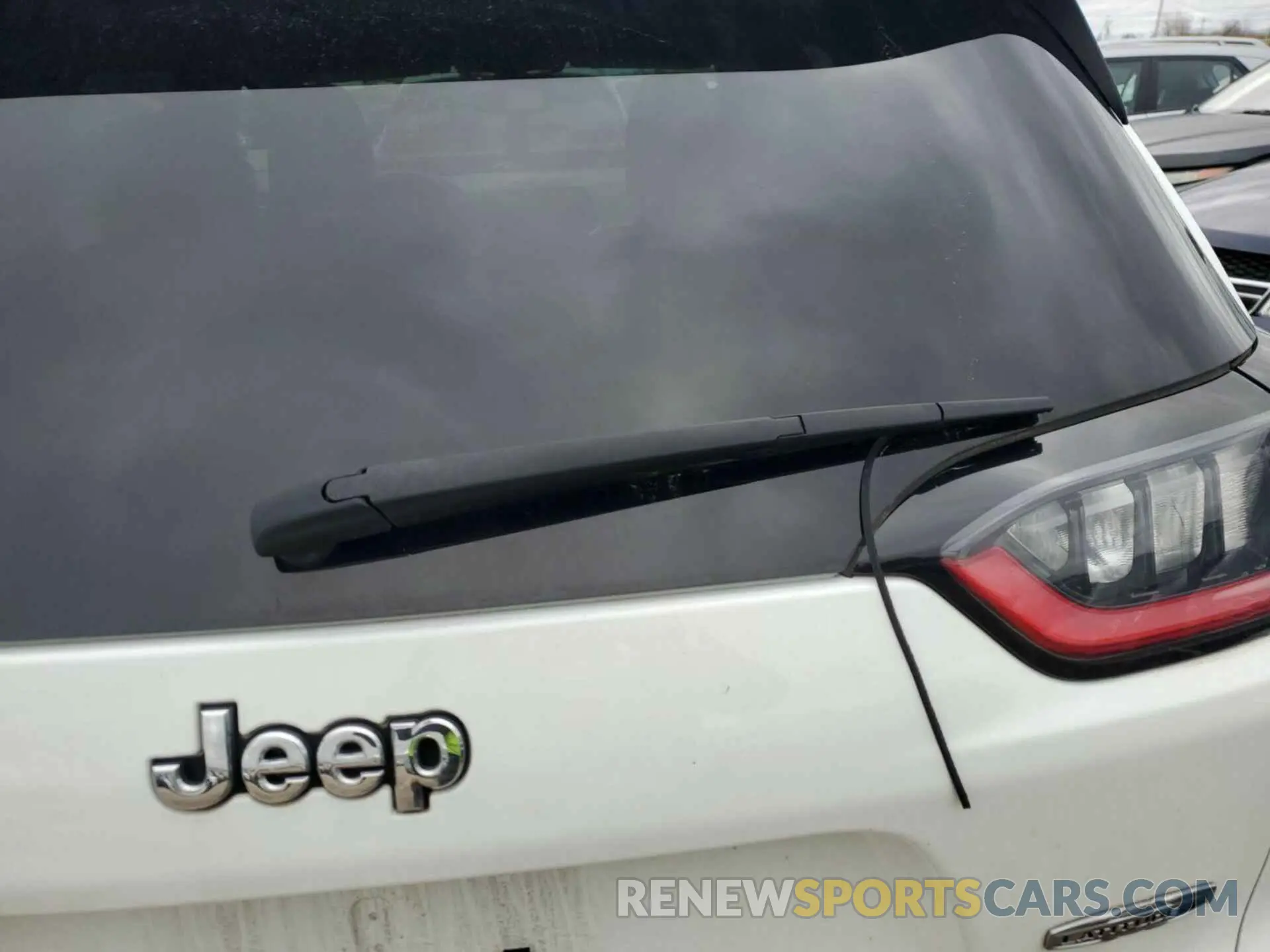 10 Photograph of a damaged car 1C4PJMLB4MD211829 JEEP CHEROKEE 2021
