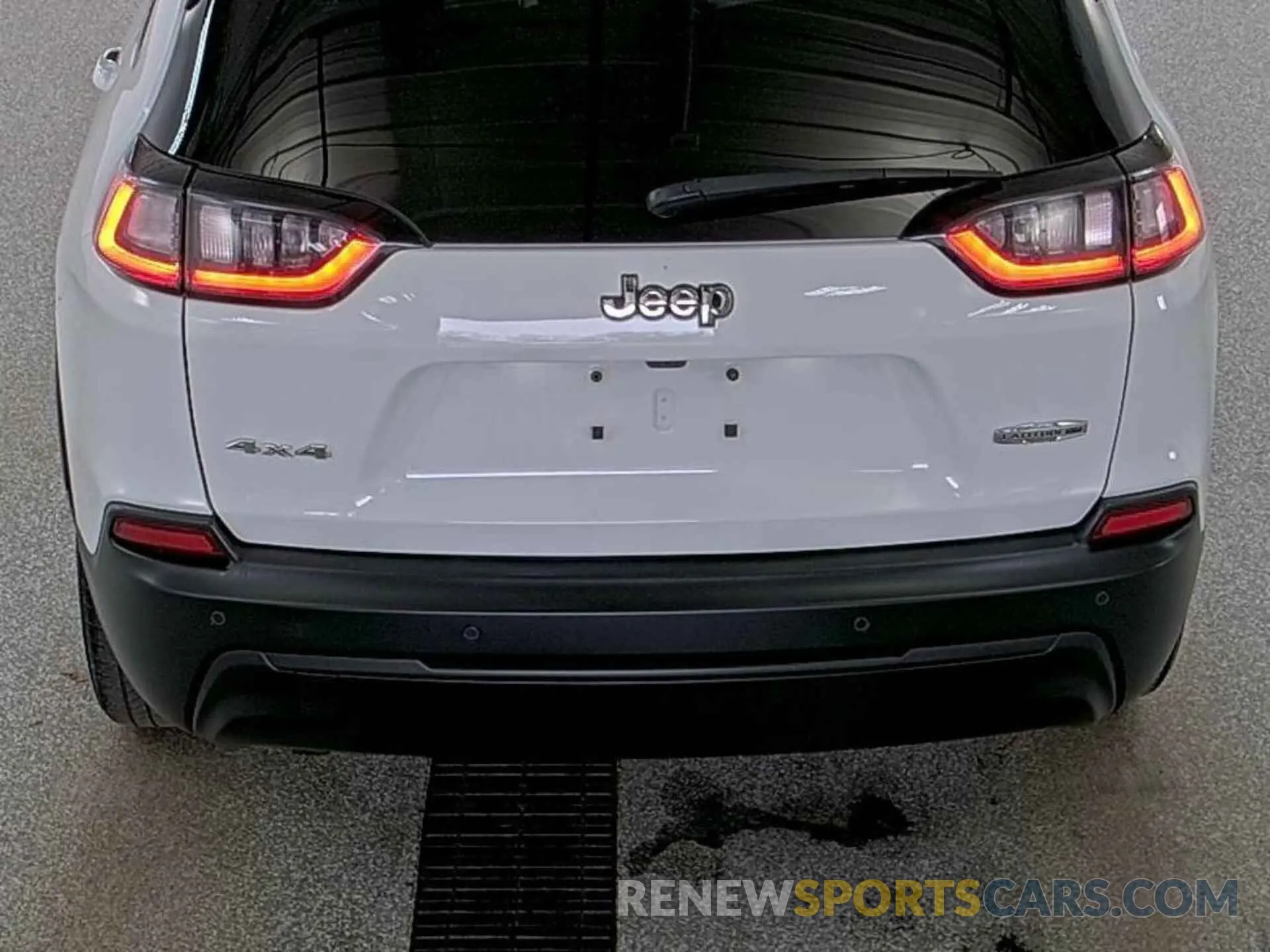 13 Photograph of a damaged car 1C4PJMLB4MD218294 JEEP CHEROKEE 2021