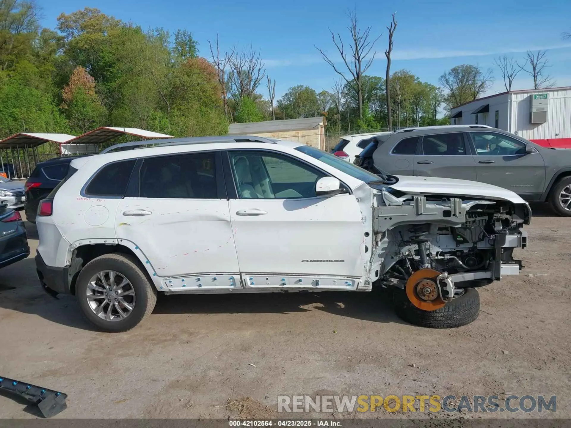 13 Photograph of a damaged car 1C4PJMLB6MD162634 JEEP CHEROKEE 2021