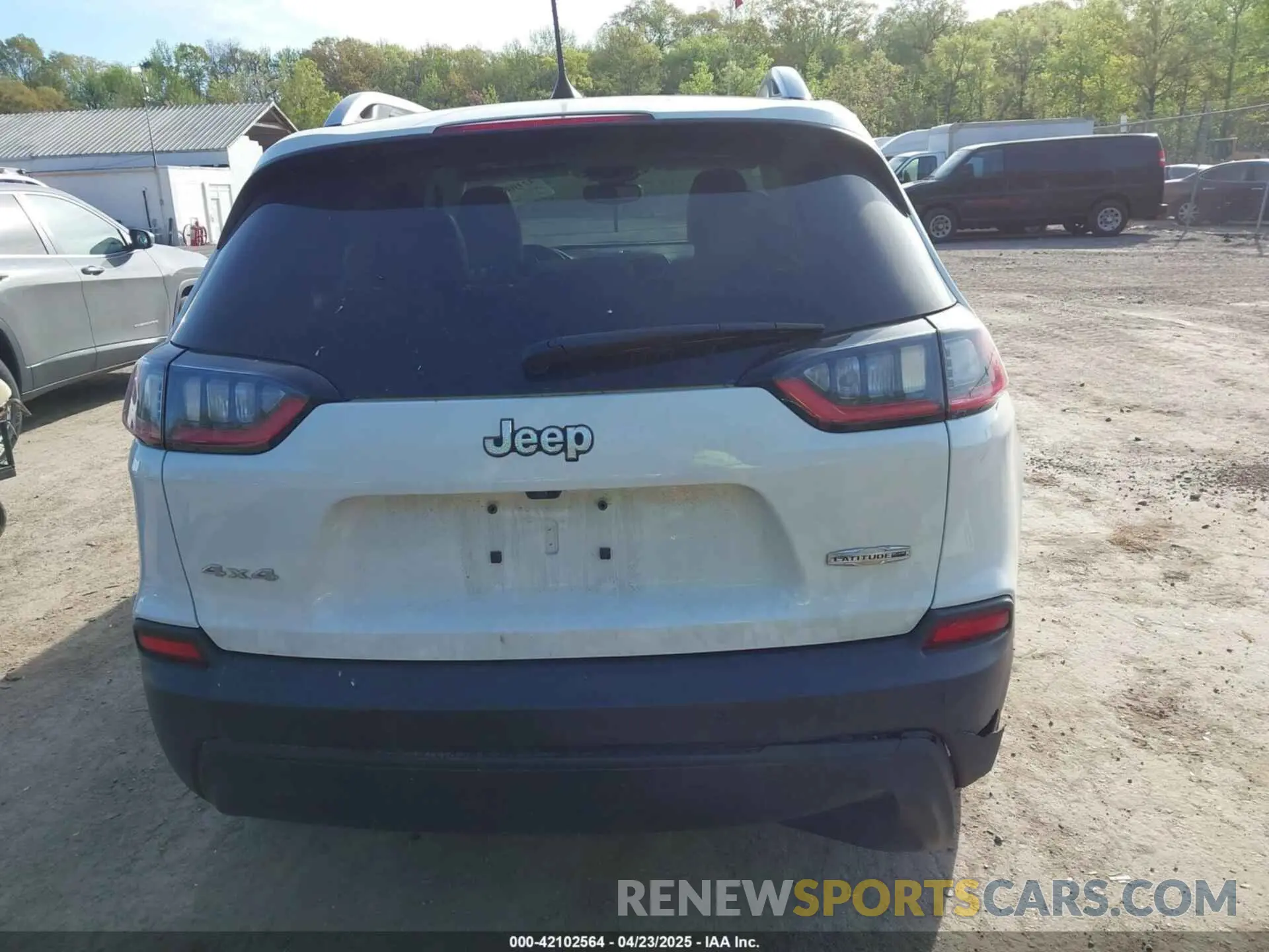 16 Photograph of a damaged car 1C4PJMLB6MD162634 JEEP CHEROKEE 2021