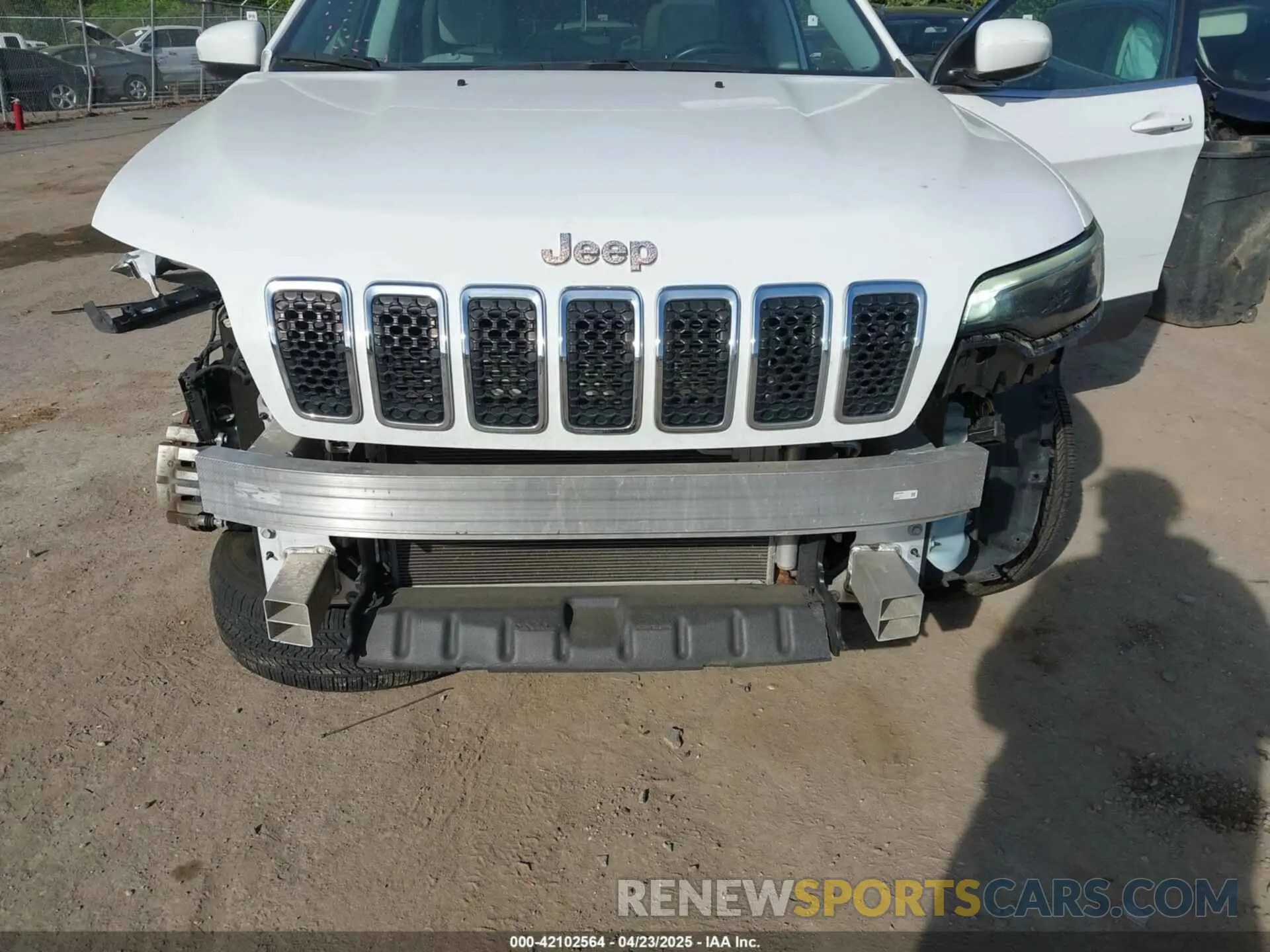 18 Photograph of a damaged car 1C4PJMLB6MD162634 JEEP CHEROKEE 2021