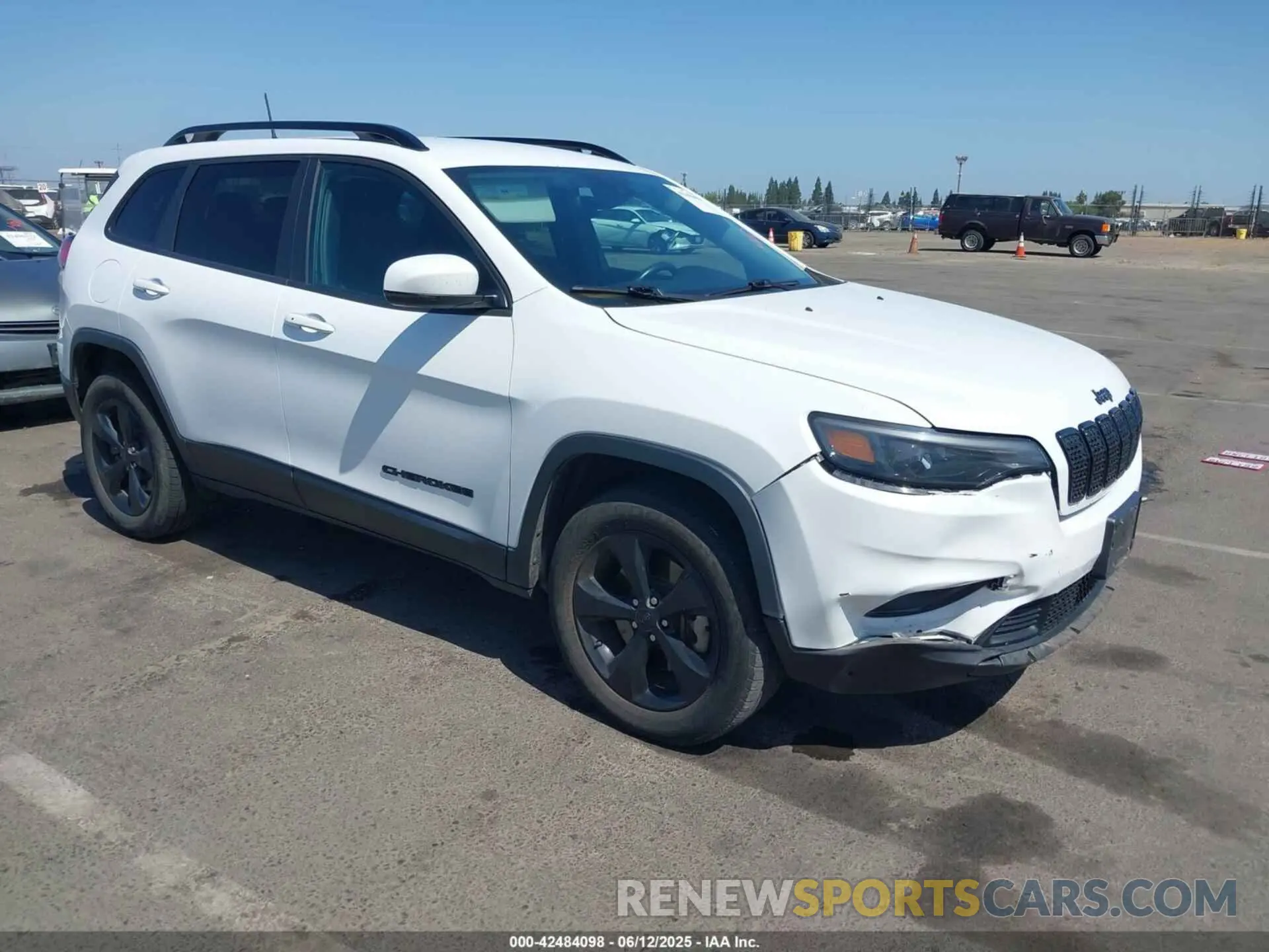 1 Photograph of a damaged car 1C4PJMLB8MD116593 JEEP CHEROKEE 2021