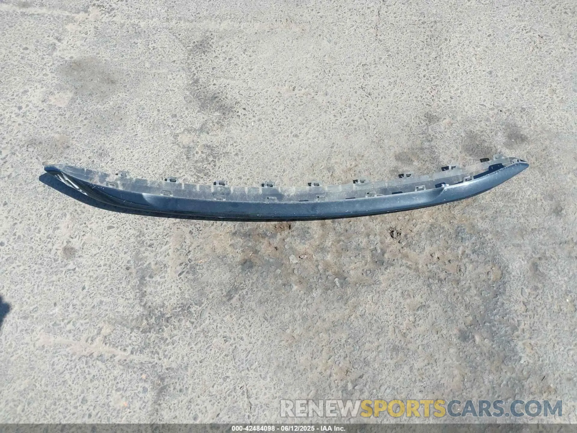 12 Photograph of a damaged car 1C4PJMLB8MD116593 JEEP CHEROKEE 2021