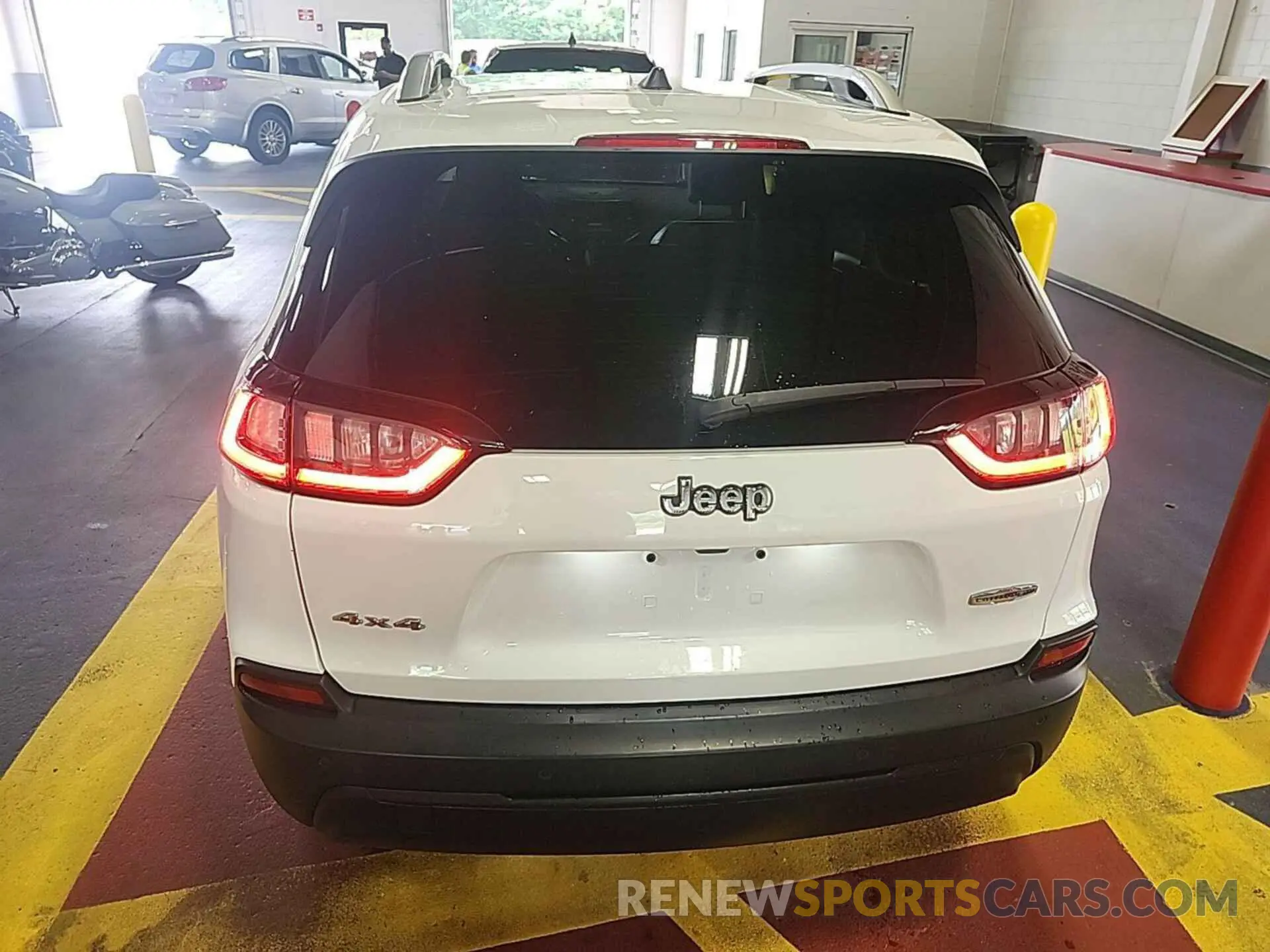 15 Photograph of a damaged car 1C4PJMLB8MD218296 JEEP CHEROKEE 2021