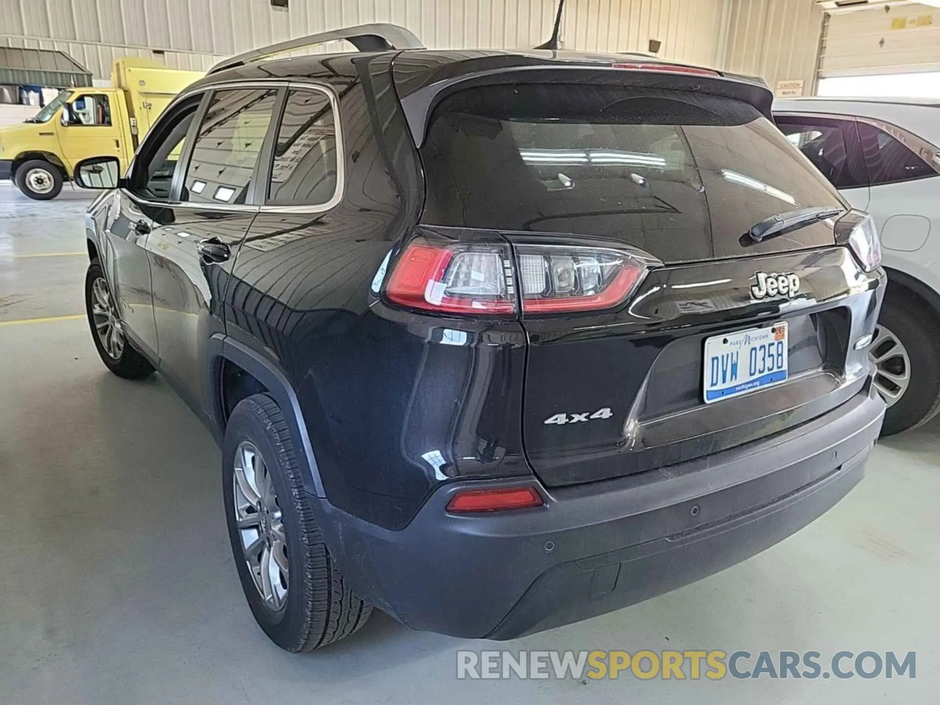 16 Photograph of a damaged car 1C4PJMLB8MD221327 JEEP CHEROKEE 2021