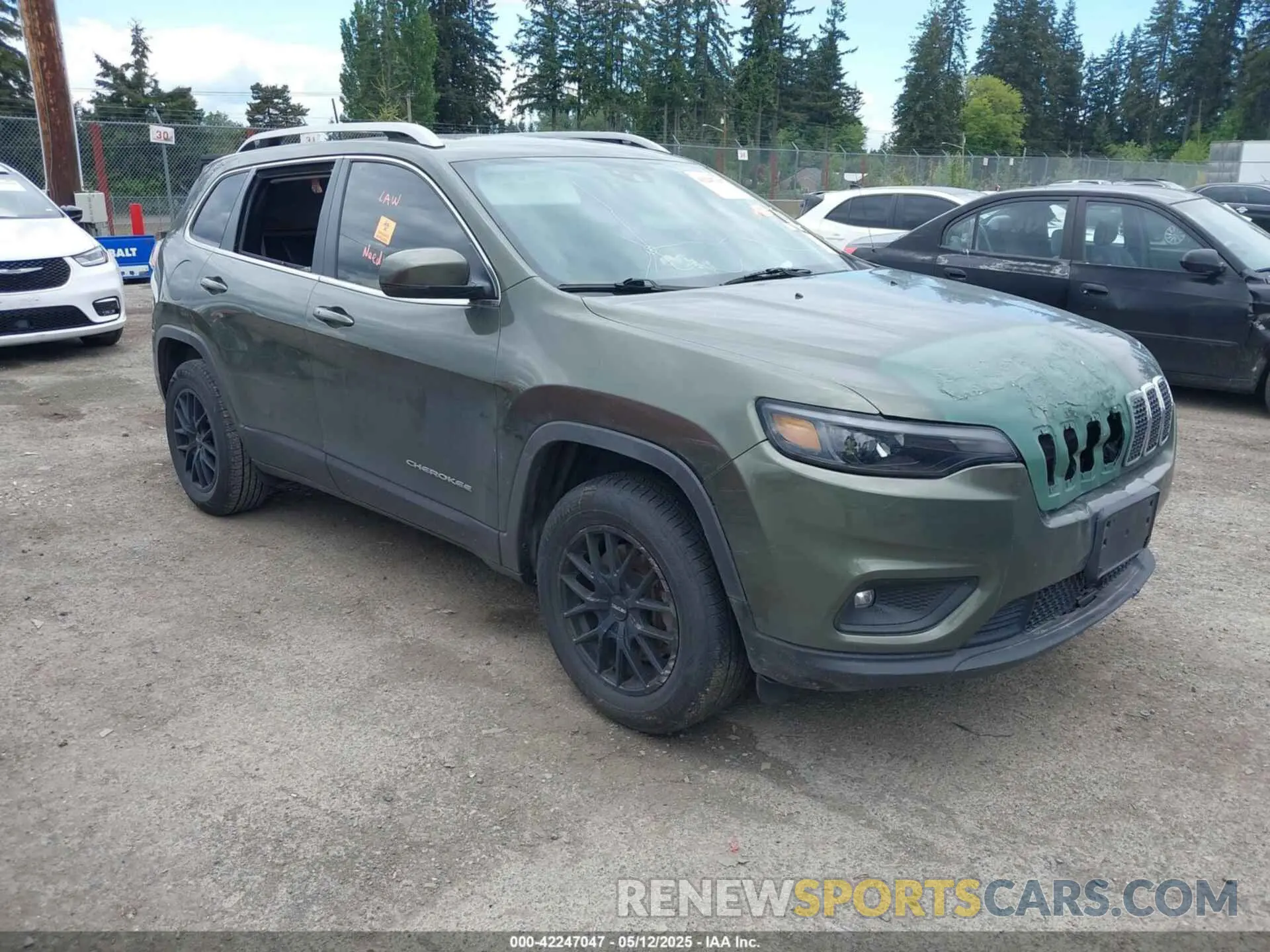 1 Photograph of a damaged car 1C4PJMLB9MD233163 JEEP CHEROKEE 2021