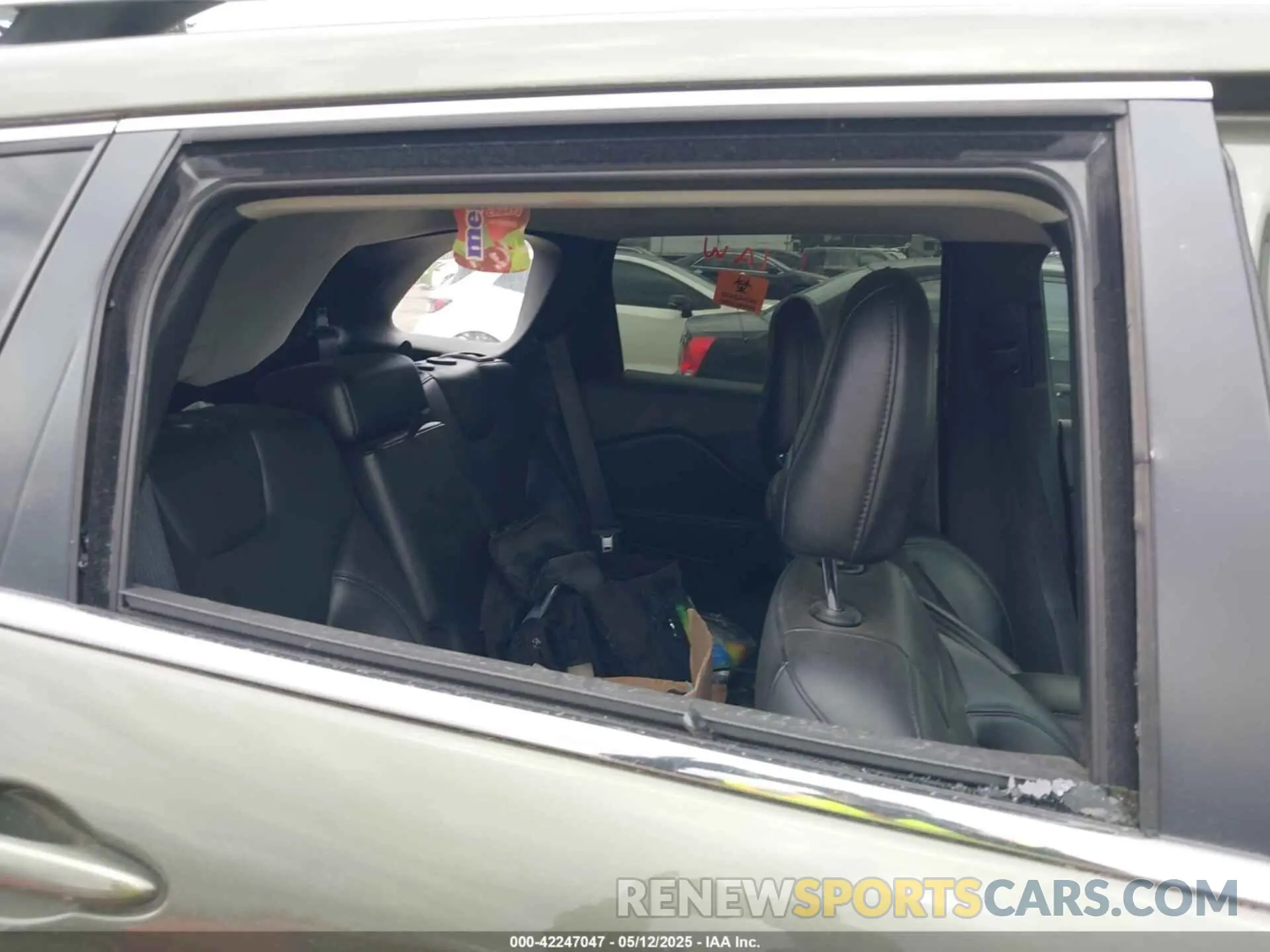 12 Photograph of a damaged car 1C4PJMLB9MD233163 JEEP CHEROKEE 2021