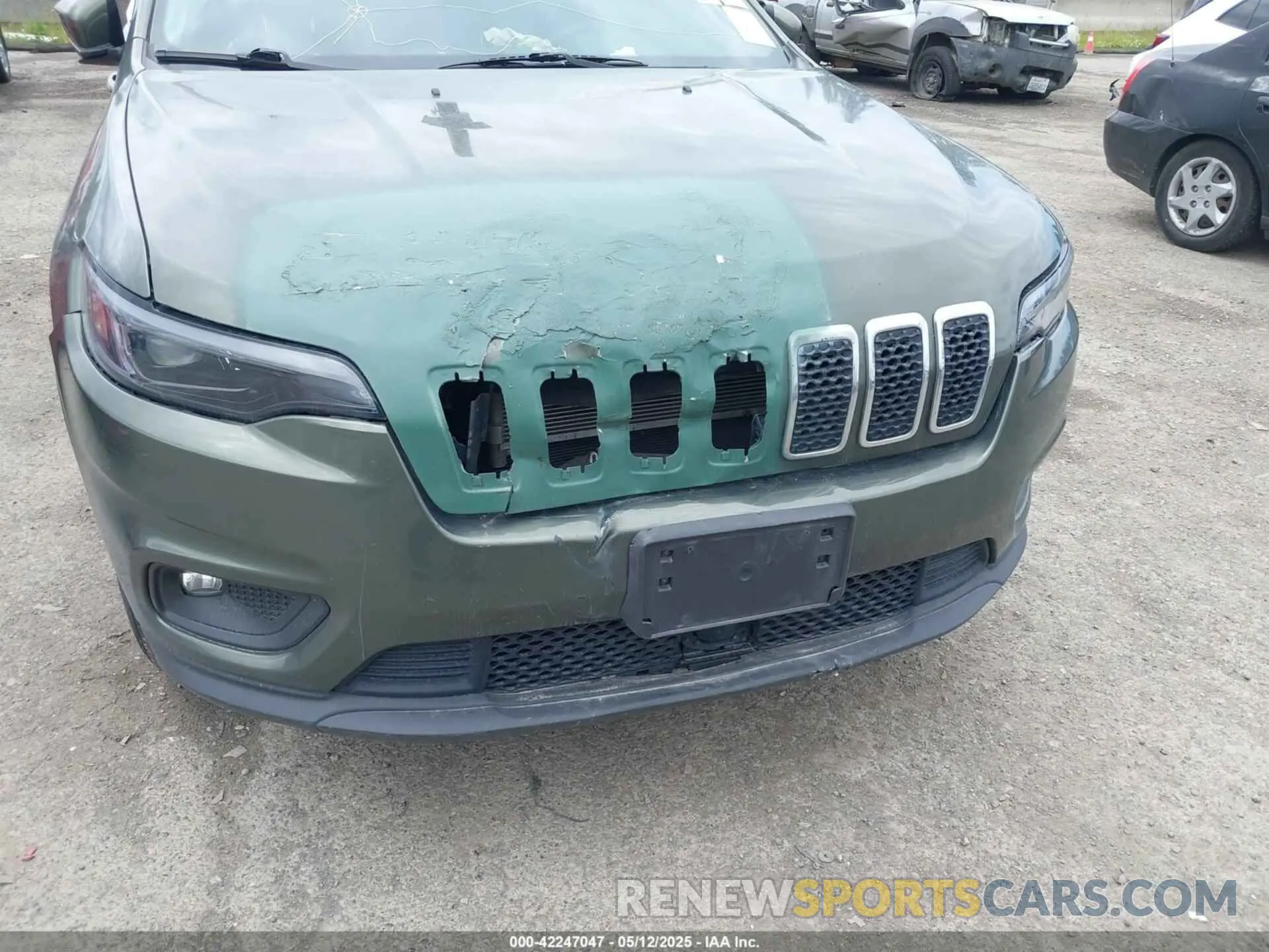 13 Photograph of a damaged car 1C4PJMLB9MD233163 JEEP CHEROKEE 2021