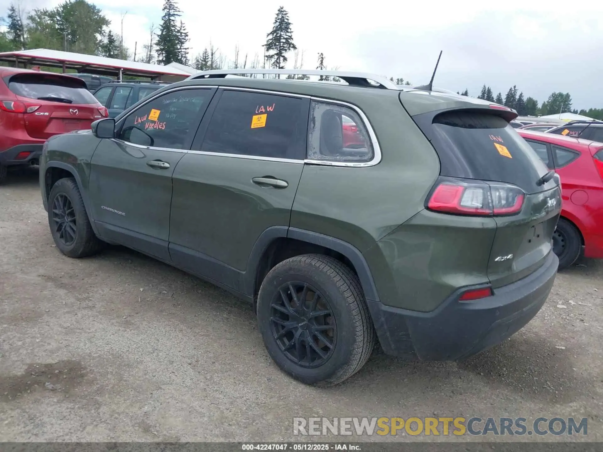 3 Photograph of a damaged car 1C4PJMLB9MD233163 JEEP CHEROKEE 2021
