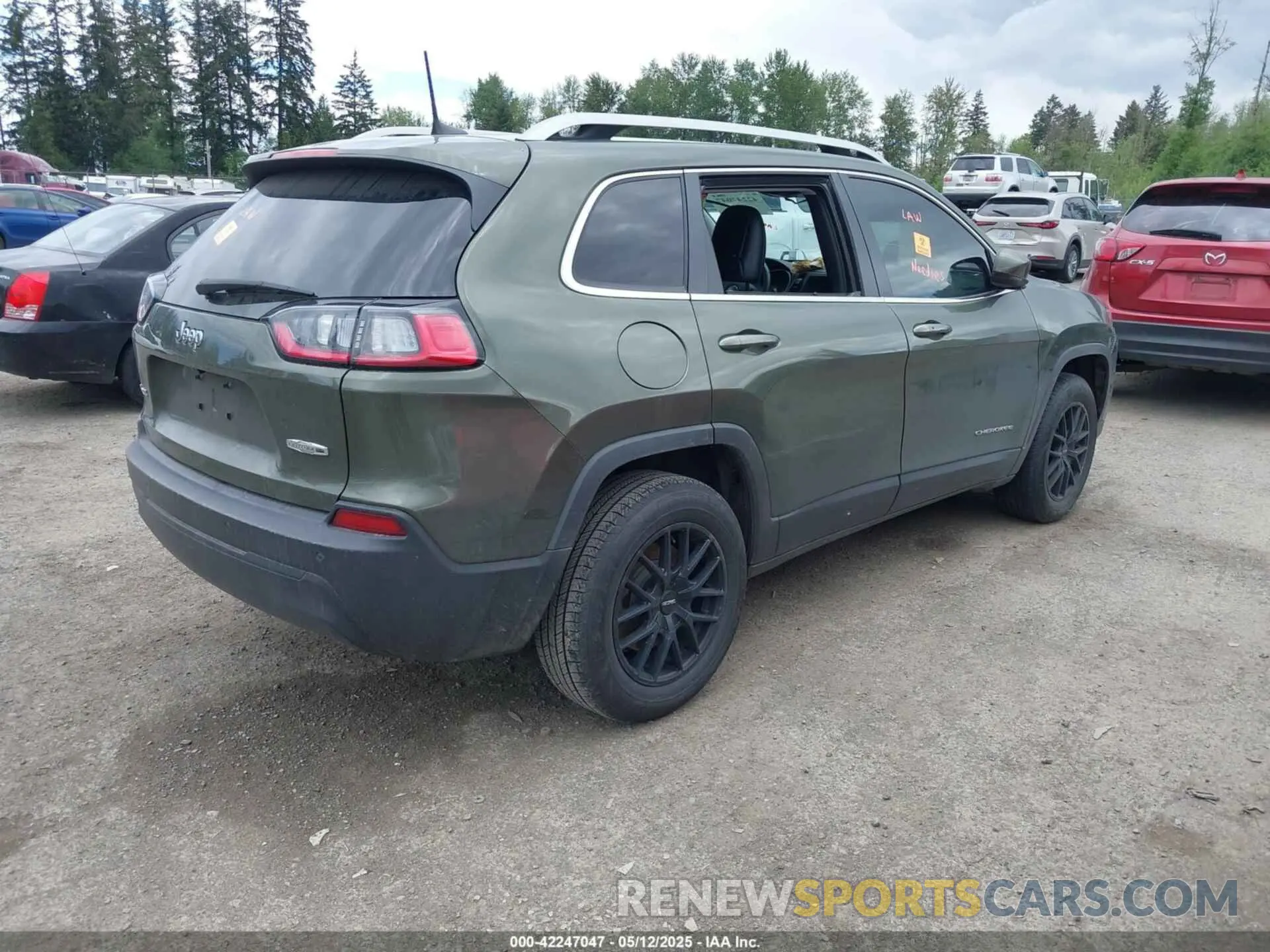 4 Photograph of a damaged car 1C4PJMLB9MD233163 JEEP CHEROKEE 2021