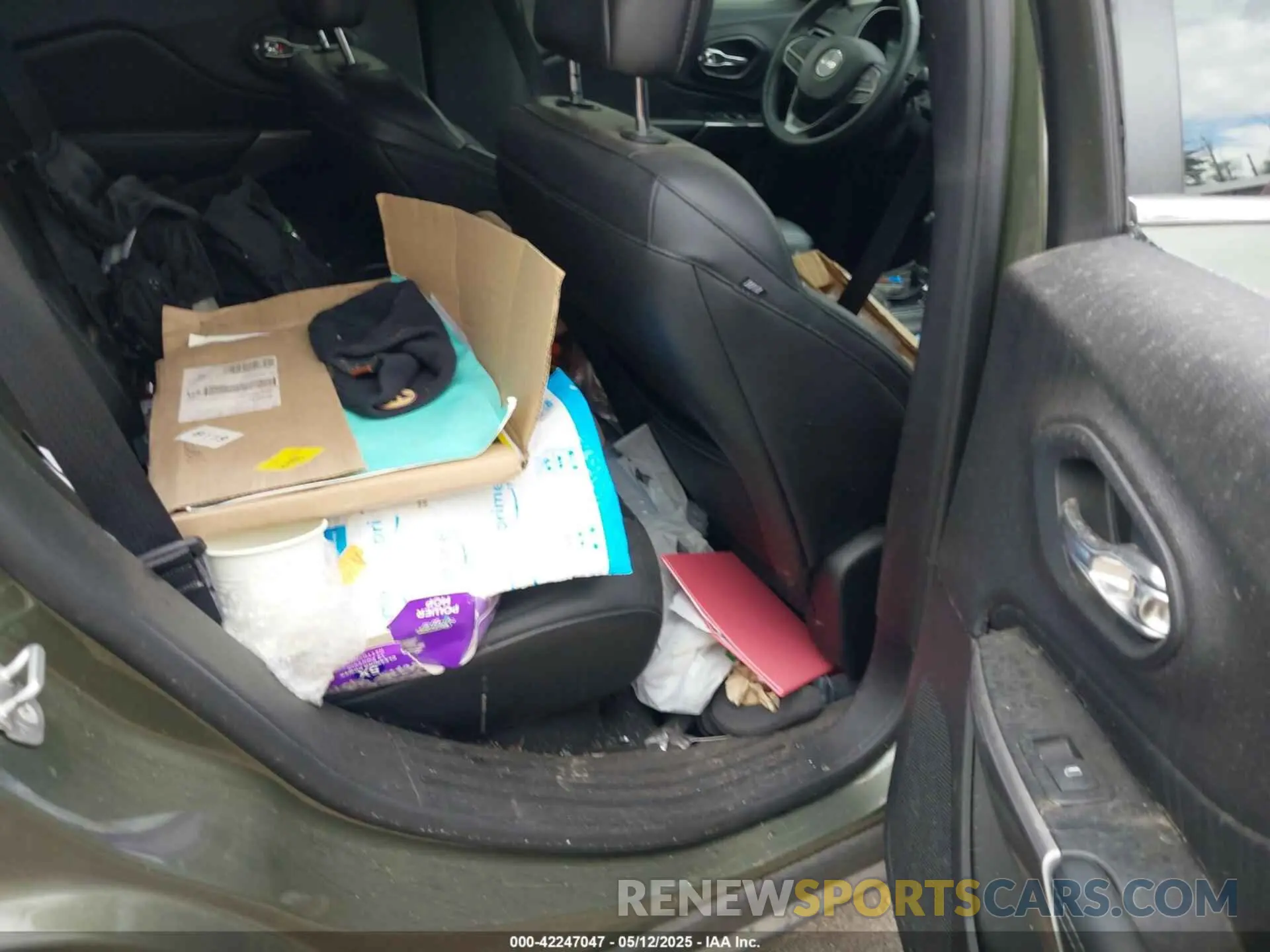 8 Photograph of a damaged car 1C4PJMLB9MD233163 JEEP CHEROKEE 2021