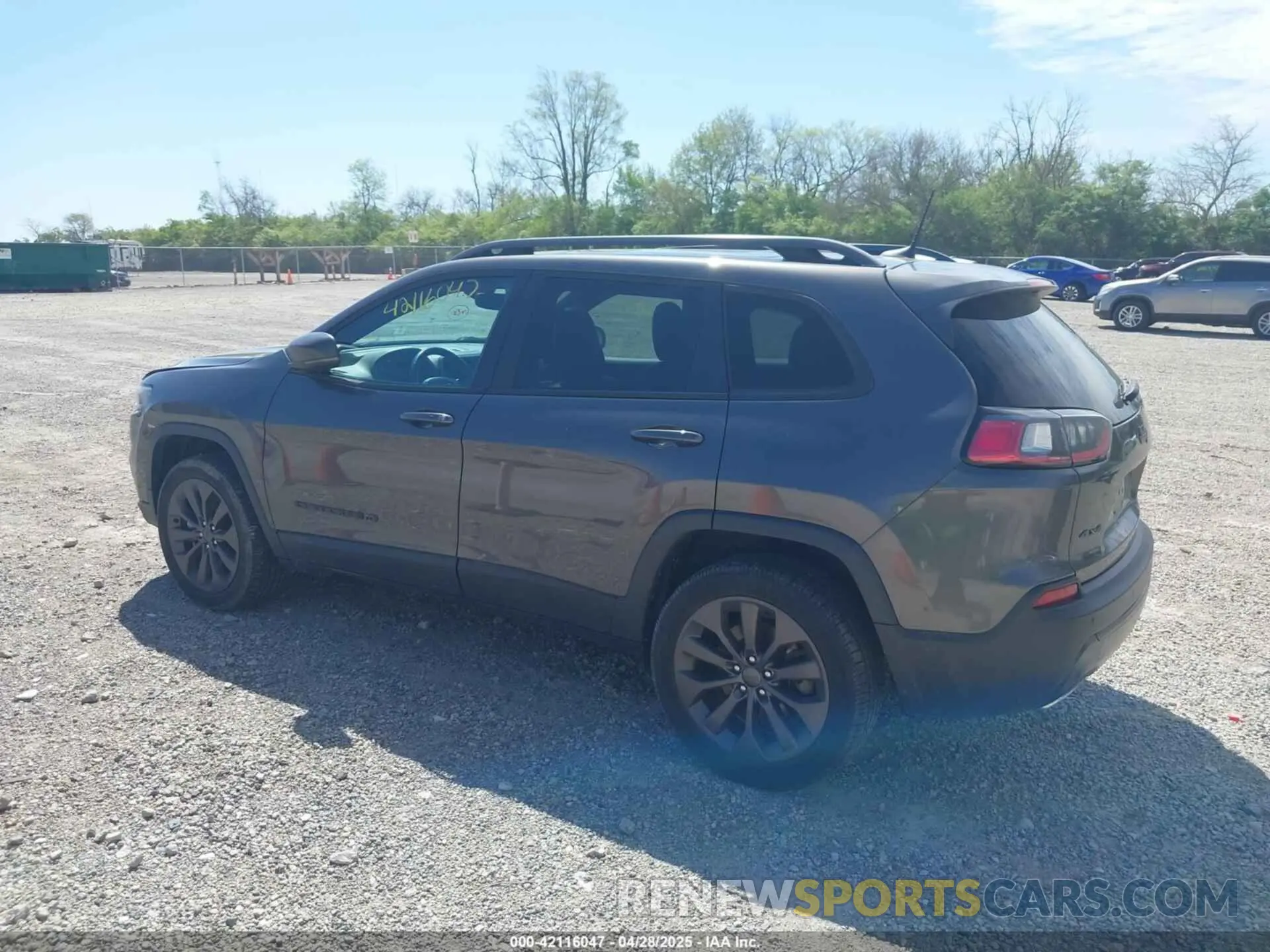 14 Photograph of a damaged car 1C4PJMMNXMD153105 JEEP CHEROKEE 2021