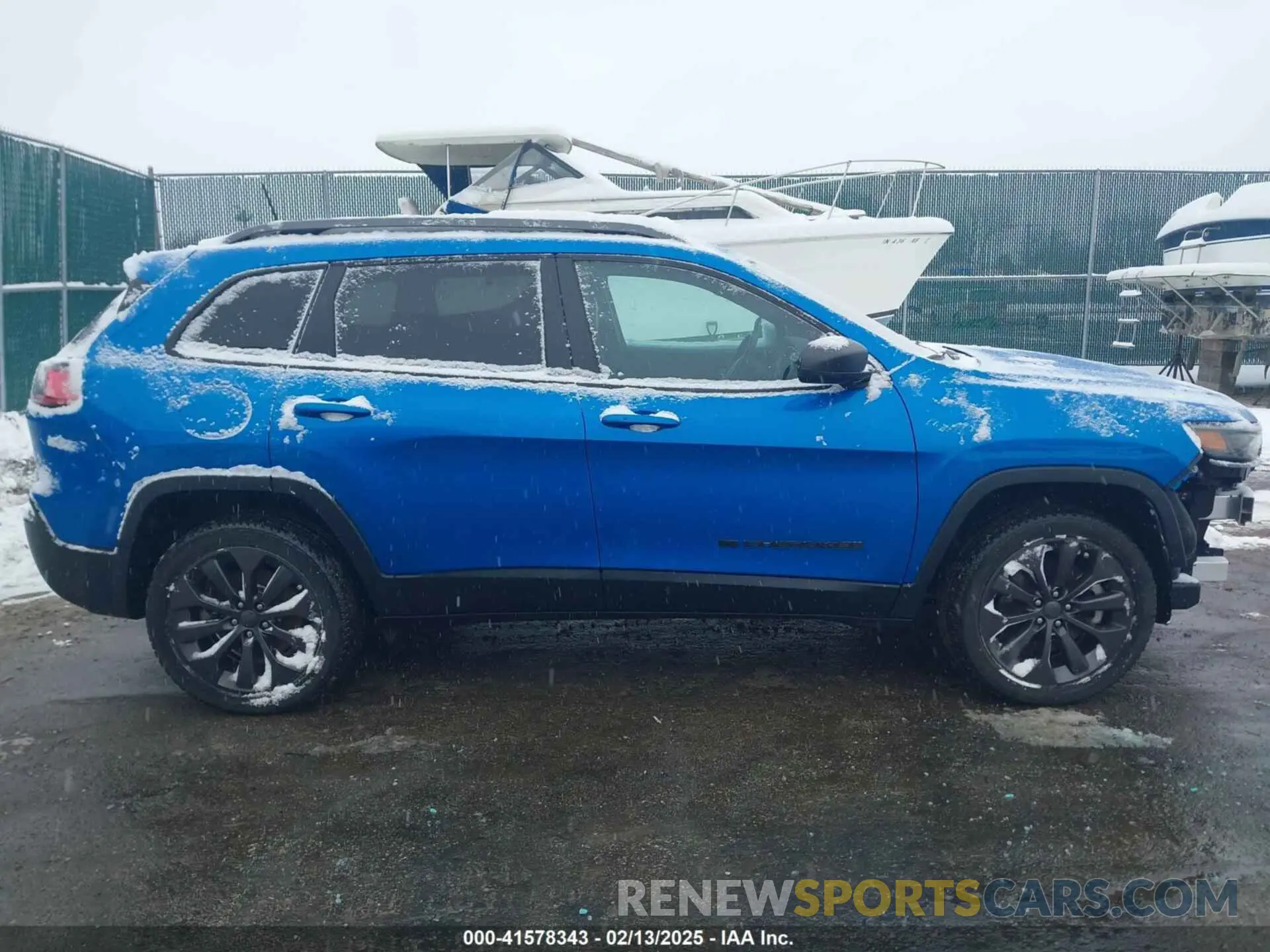 14 Photograph of a damaged car 1C4PJMMX0MD183196 JEEP CHEROKEE 2021
