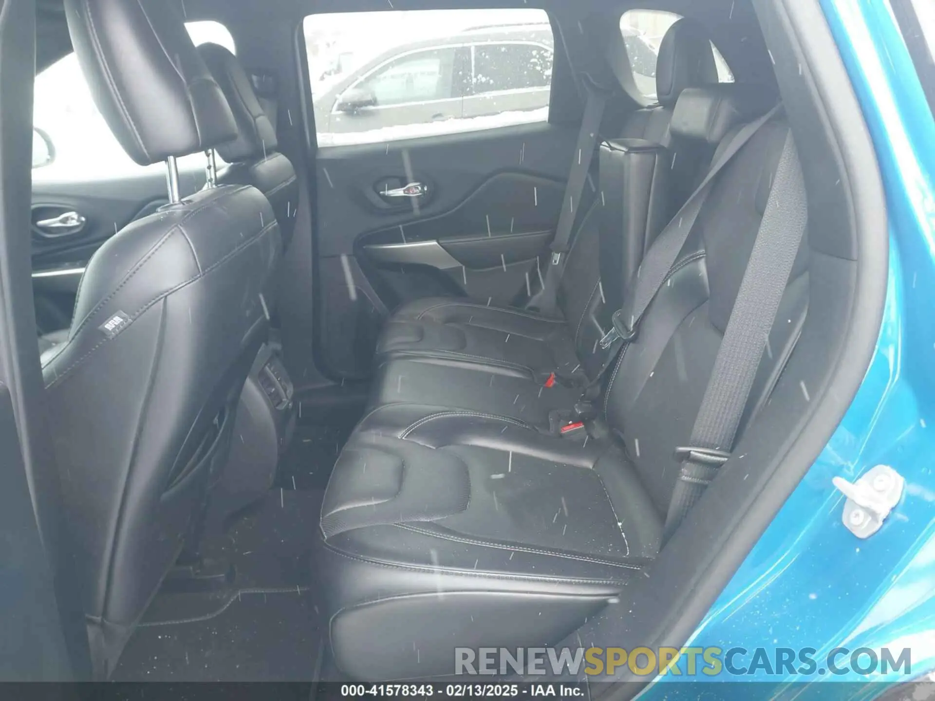 8 Photograph of a damaged car 1C4PJMMX0MD183196 JEEP CHEROKEE 2021