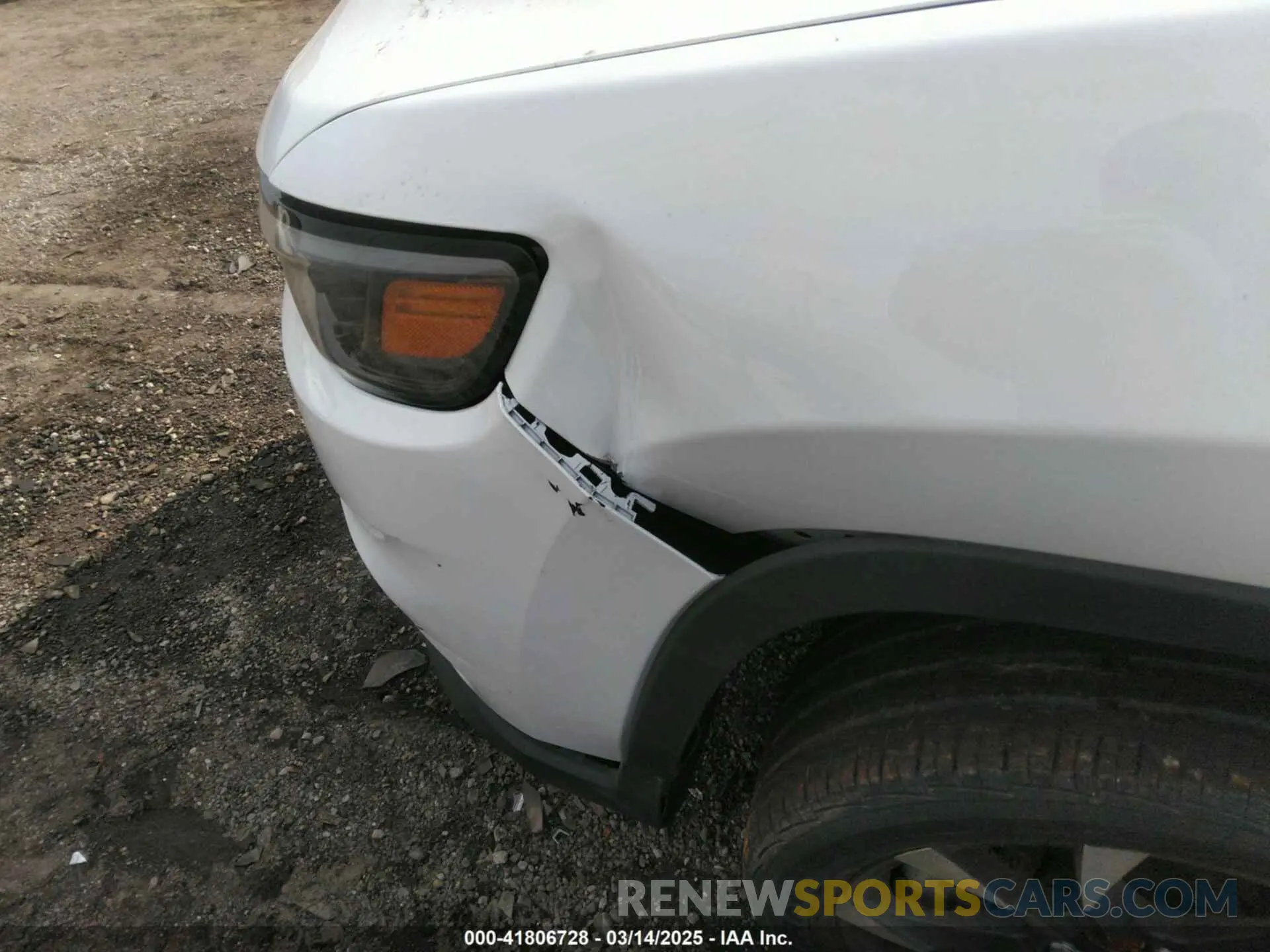 17 Photograph of a damaged car 1C4PJMMX0MD193193 JEEP CHEROKEE 2021