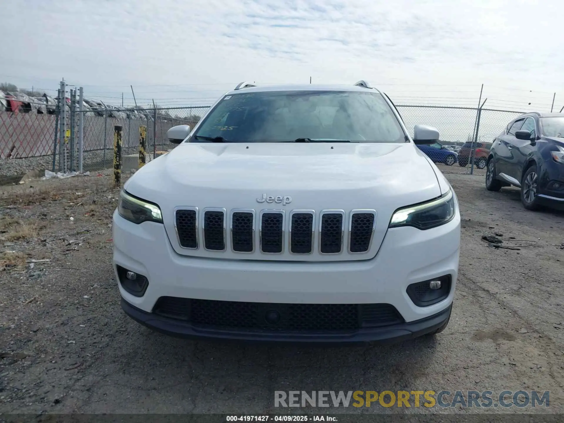 12 Photograph of a damaged car 1C4PJMMX1MD190674 JEEP CHEROKEE 2021