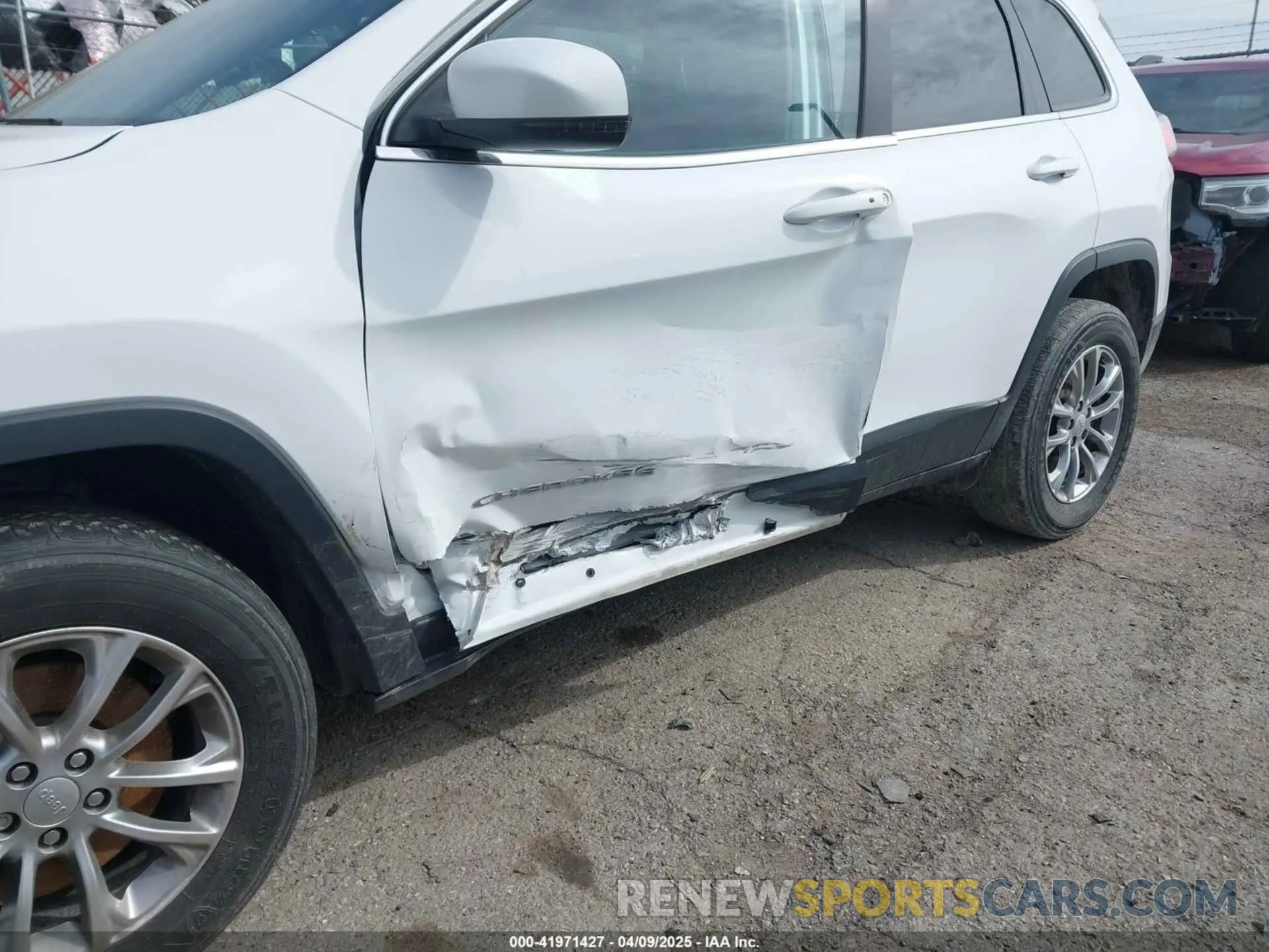 6 Photograph of a damaged car 1C4PJMMX1MD190674 JEEP CHEROKEE 2021