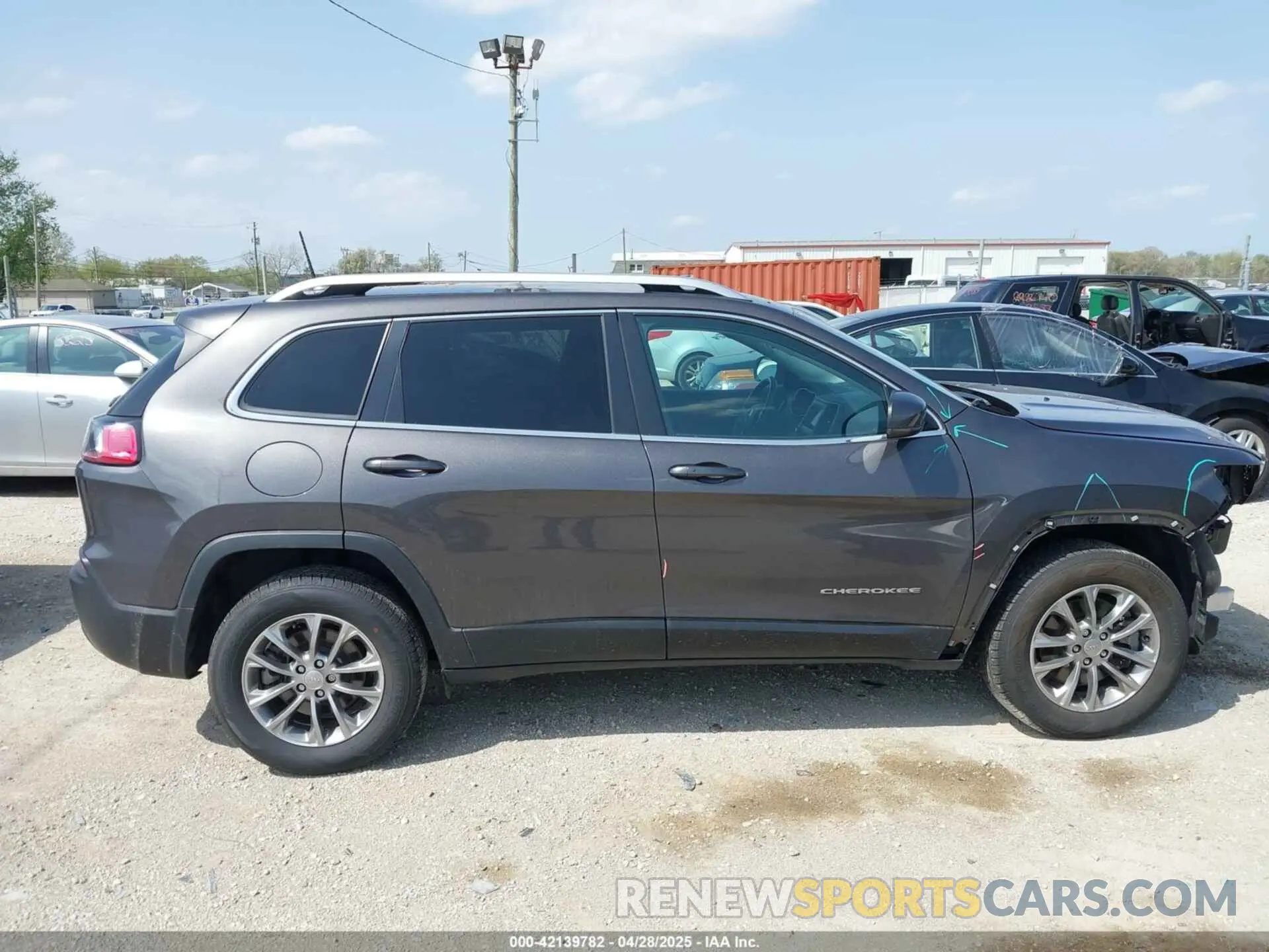 13 Photograph of a damaged car 1C4PJMMX4MD149875 JEEP CHEROKEE 2021