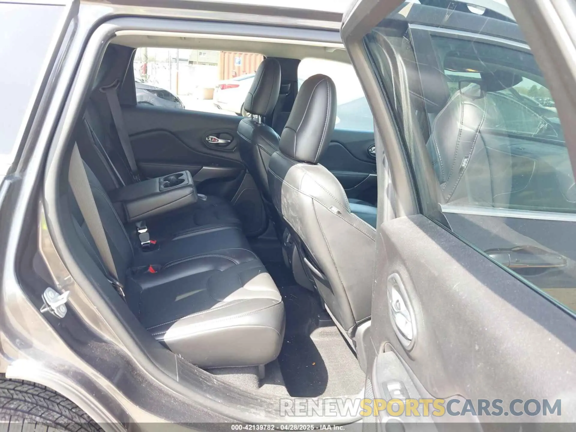 8 Photograph of a damaged car 1C4PJMMX4MD149875 JEEP CHEROKEE 2021