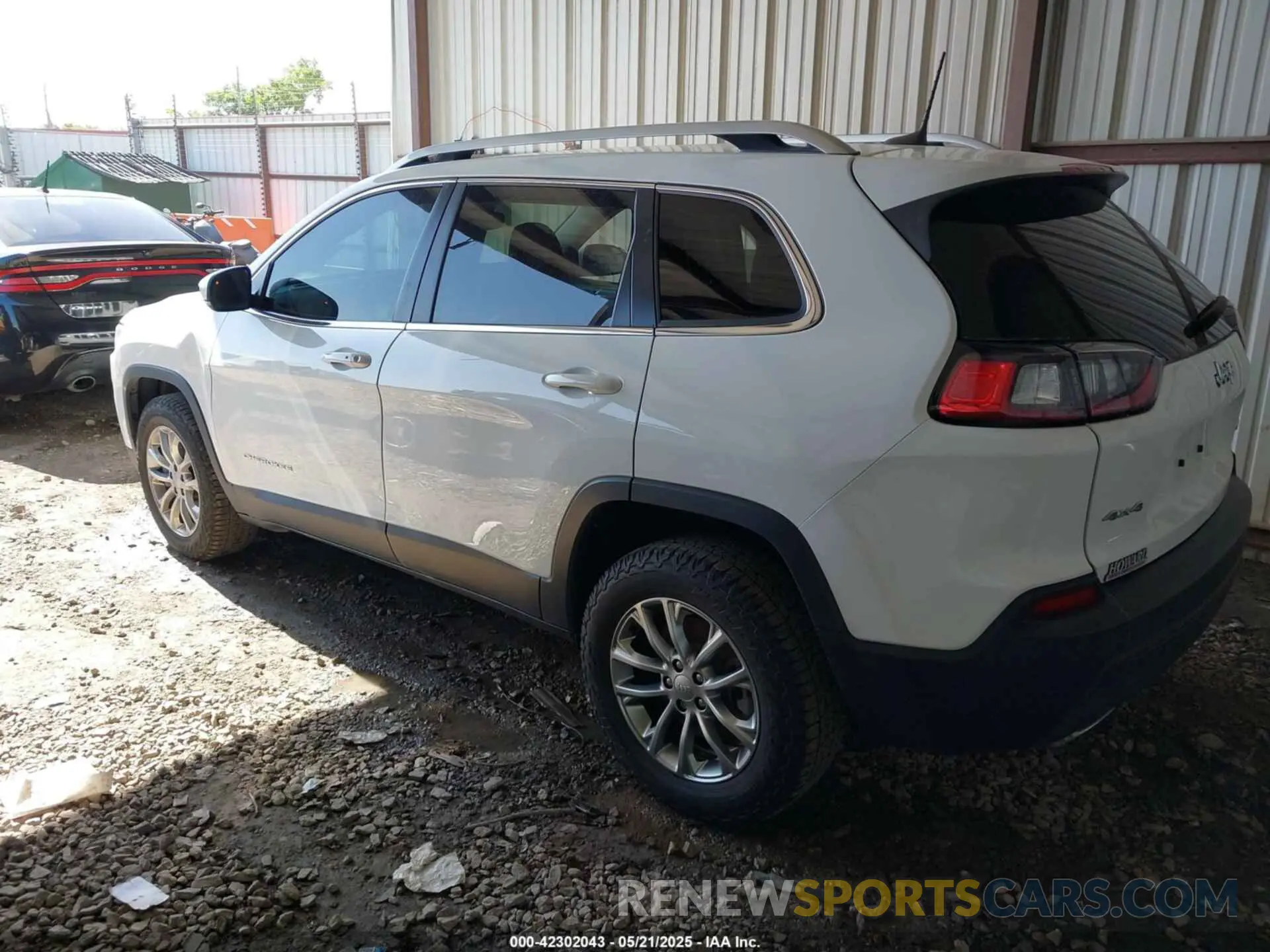 3 Photograph of a damaged car 1C4PJMMX4MD245019 JEEP CHEROKEE 2021