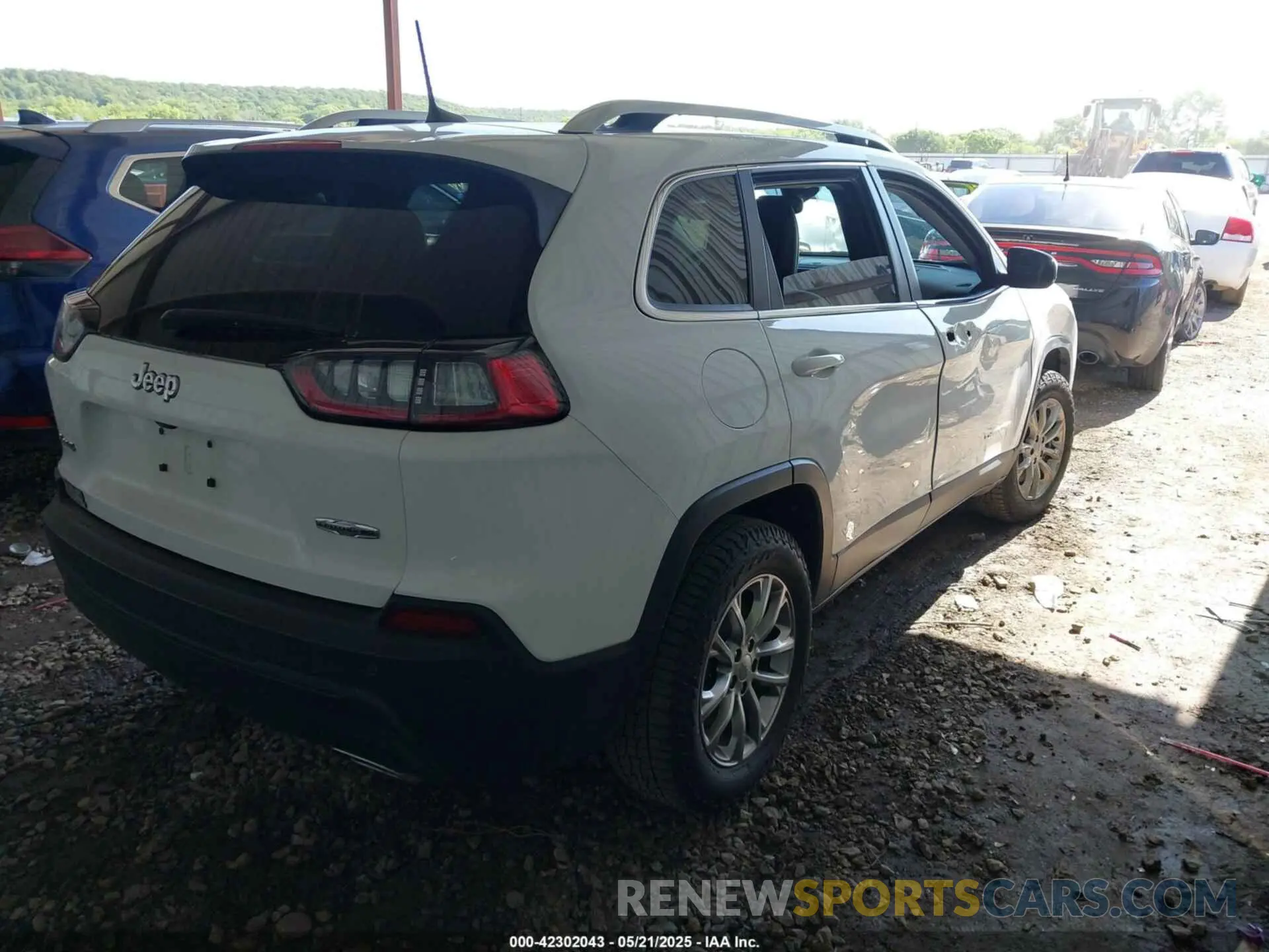 4 Photograph of a damaged car 1C4PJMMX4MD245019 JEEP CHEROKEE 2021