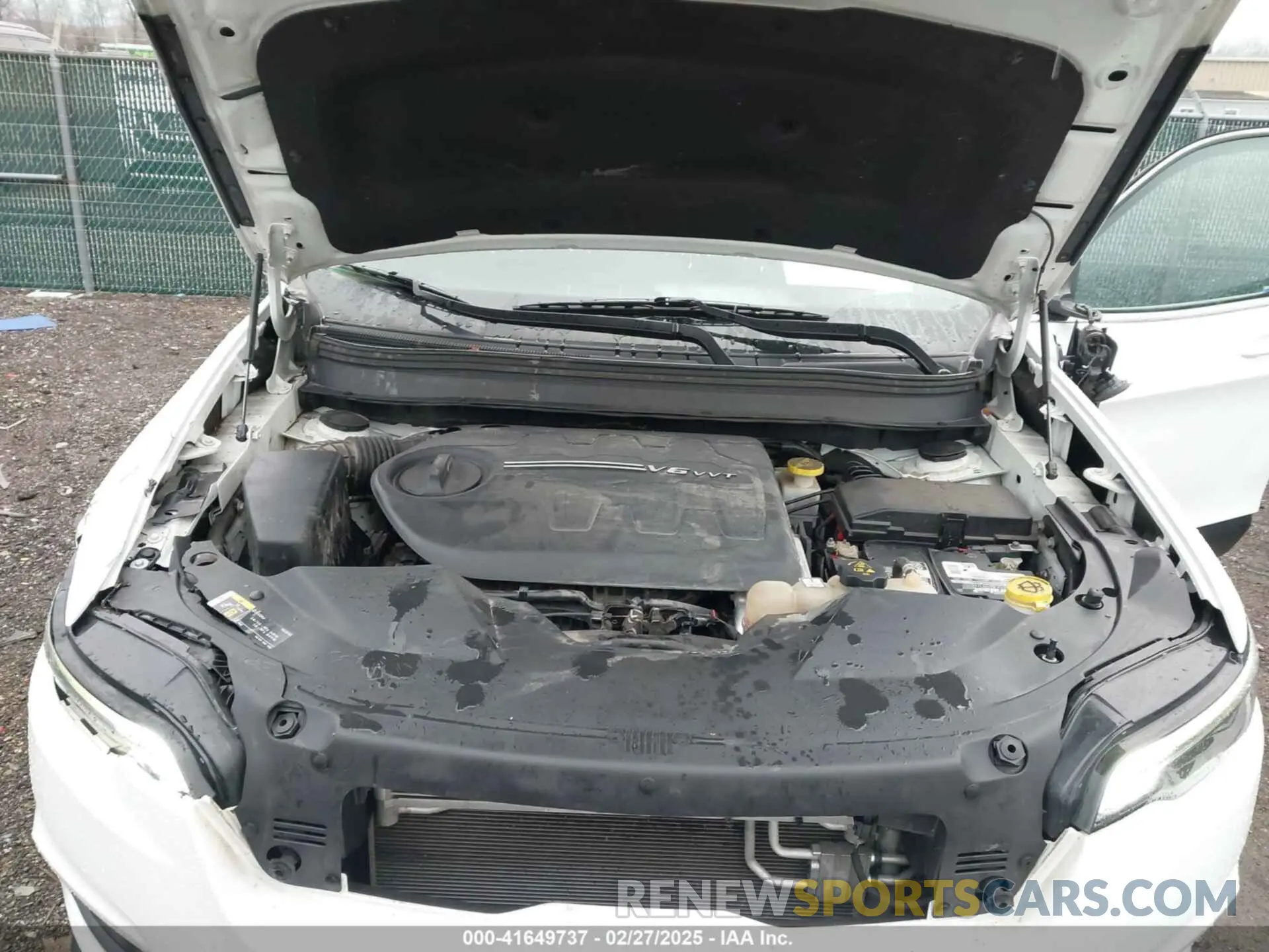 10 Photograph of a damaged car 1C4PJMMX5MD133846 JEEP CHEROKEE 2021