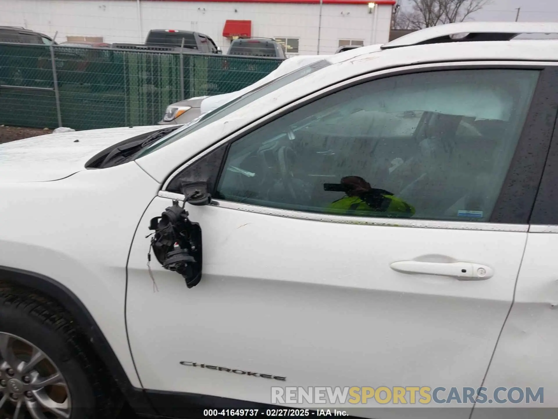 19 Photograph of a damaged car 1C4PJMMX5MD133846 JEEP CHEROKEE 2021