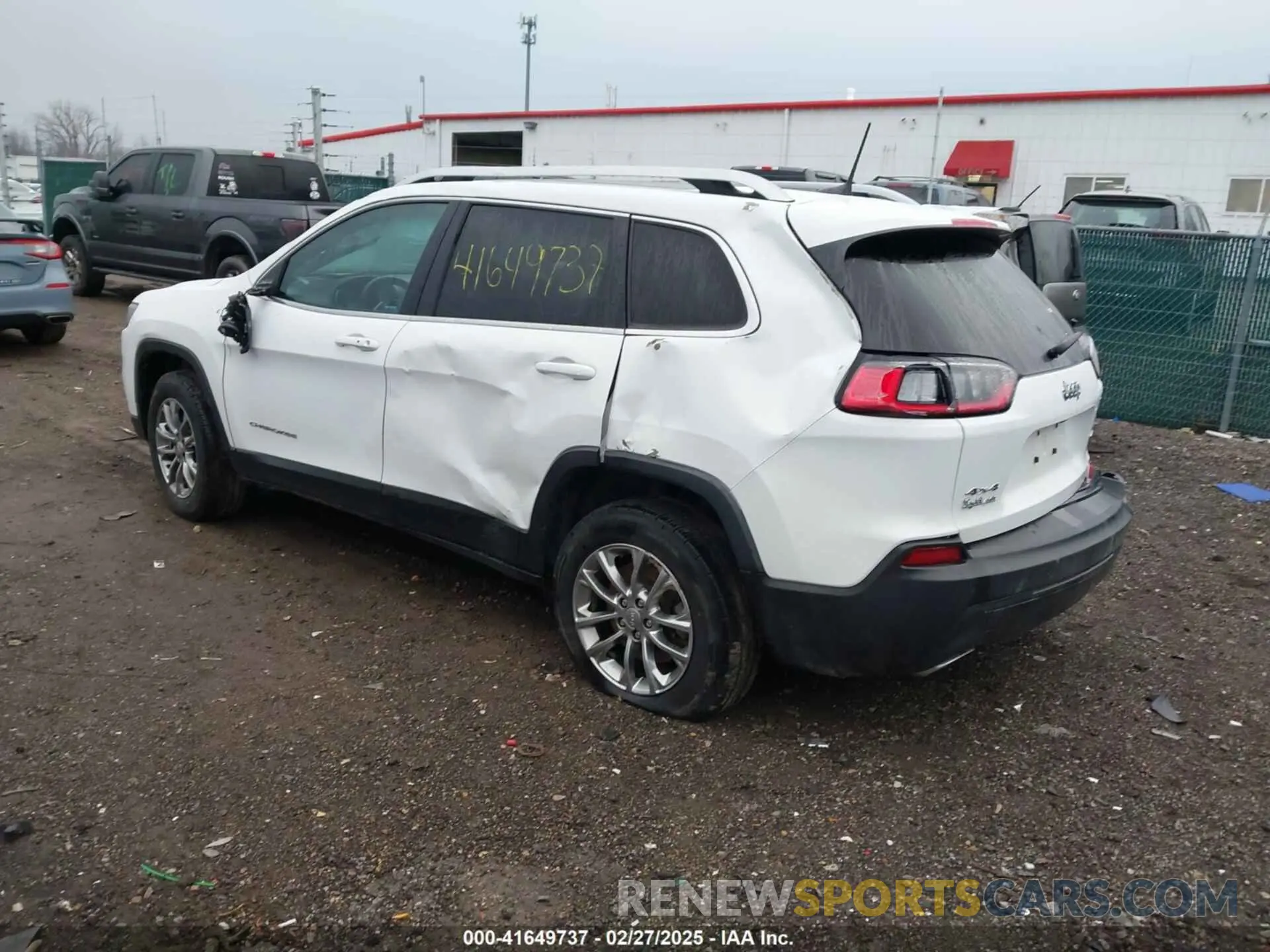3 Photograph of a damaged car 1C4PJMMX5MD133846 JEEP CHEROKEE 2021
