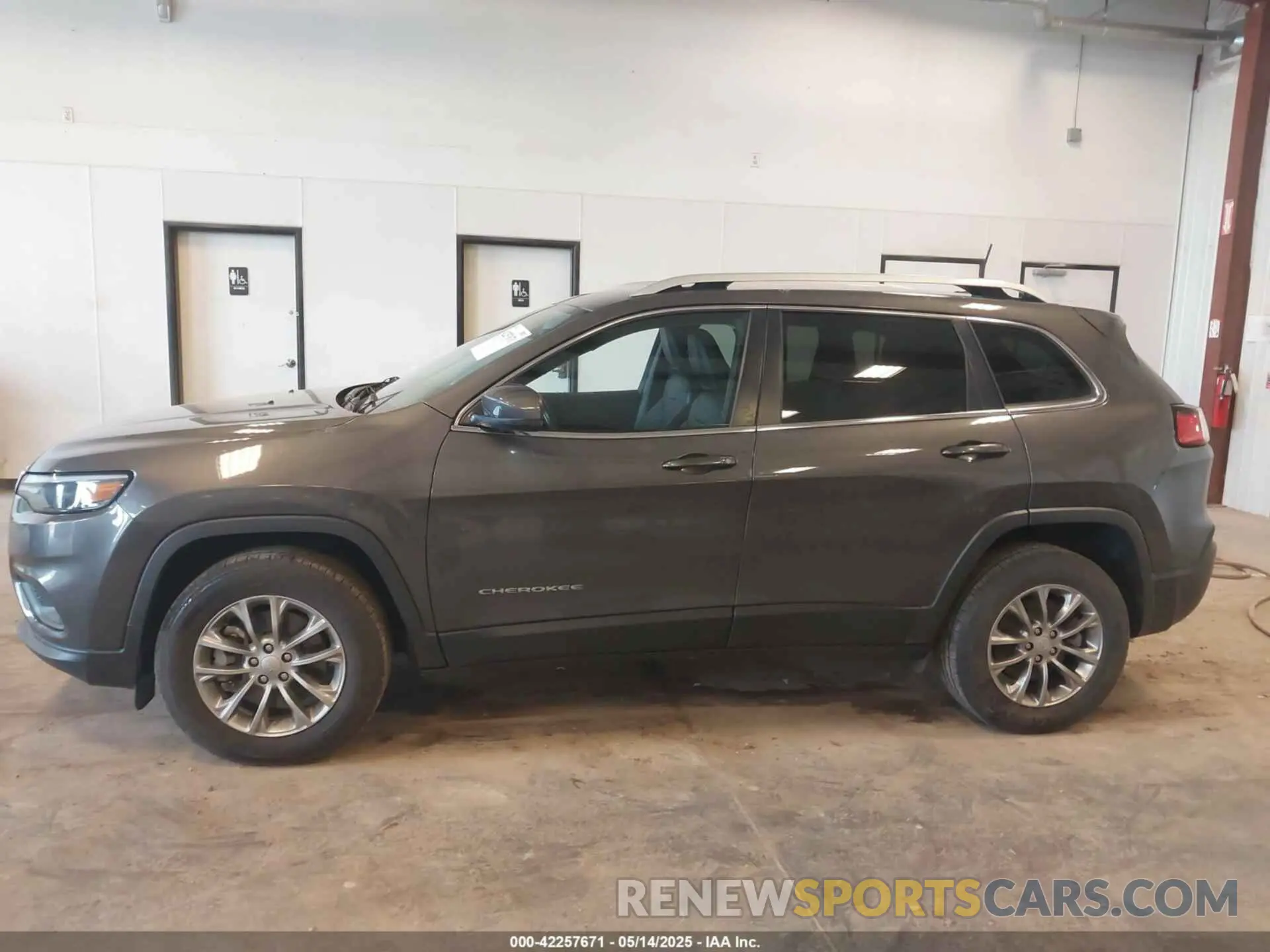 14 Photograph of a damaged car 1C4PJMMX5MD194128 JEEP CHEROKEE 2021