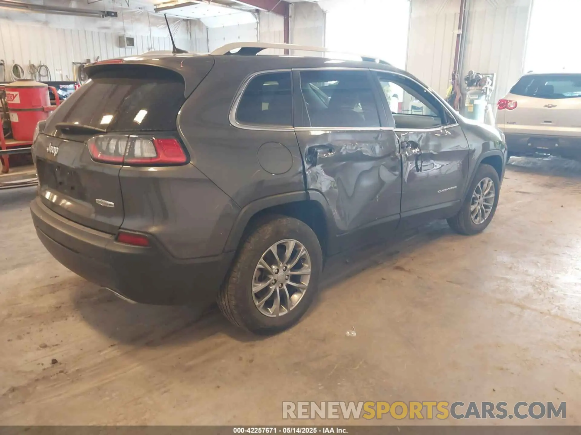 4 Photograph of a damaged car 1C4PJMMX5MD194128 JEEP CHEROKEE 2021