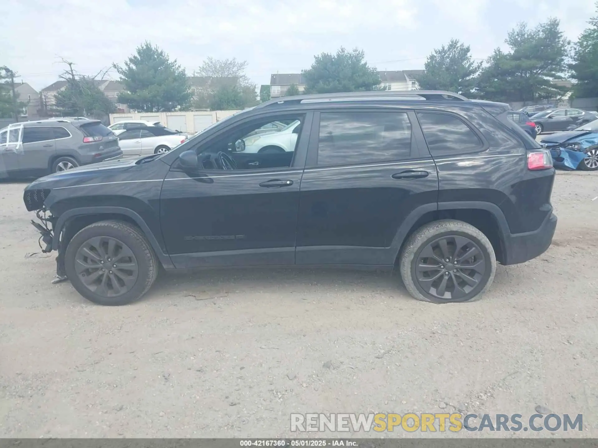 14 Photograph of a damaged car 1C4PJMMX6MD135413 JEEP CHEROKEE 2021