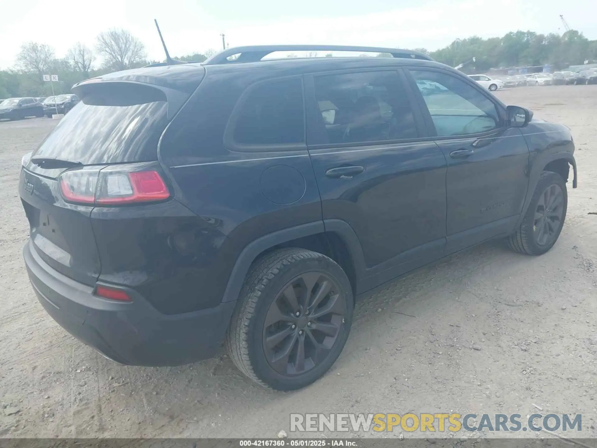 4 Photograph of a damaged car 1C4PJMMX6MD135413 JEEP CHEROKEE 2021