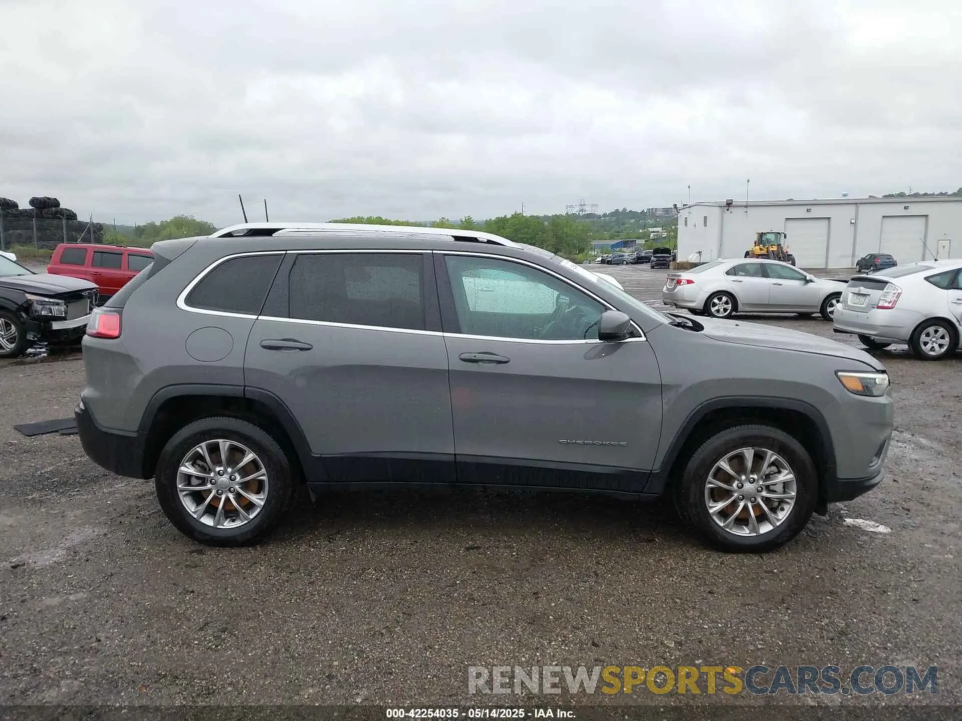 13 Photograph of a damaged car 1C4PJMMX7MD108821 JEEP CHEROKEE 2021
