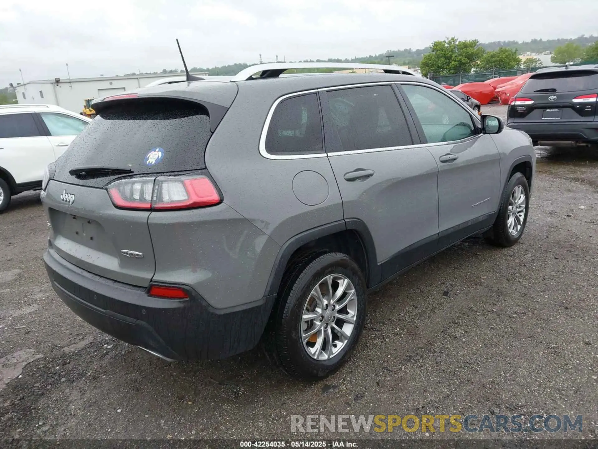 4 Photograph of a damaged car 1C4PJMMX7MD108821 JEEP CHEROKEE 2021