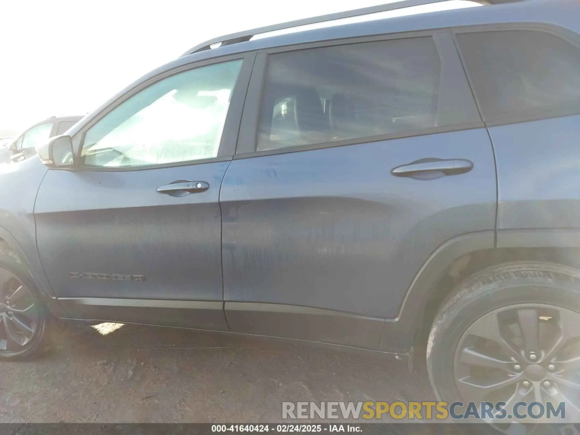 14 Photograph of a damaged car 1C4PJMMXXMD206516 JEEP CHEROKEE 2021