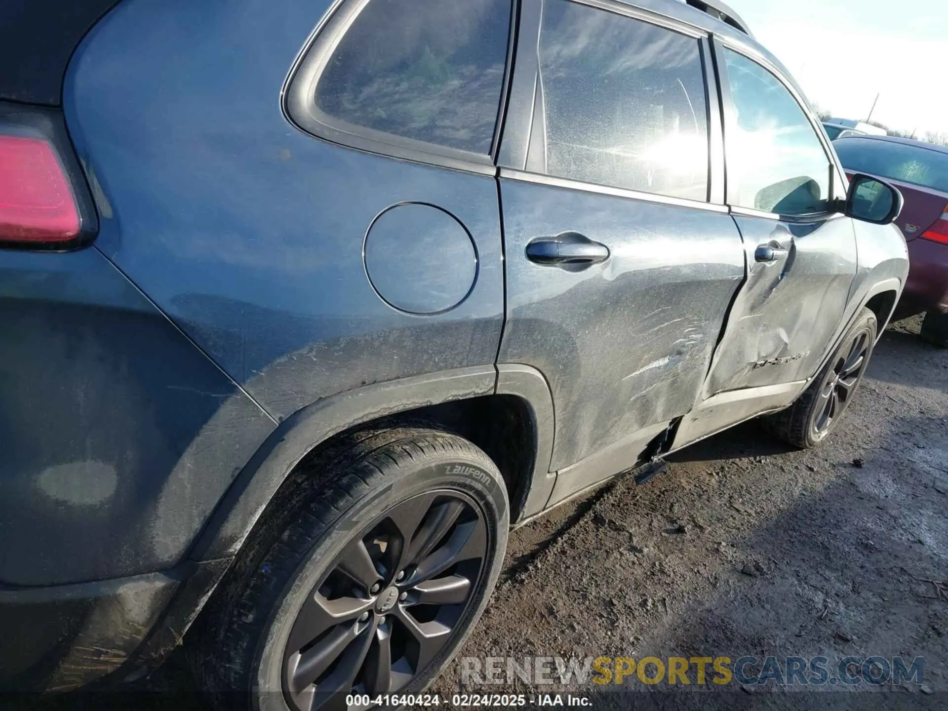 6 Photograph of a damaged car 1C4PJMMXXMD206516 JEEP CHEROKEE 2021