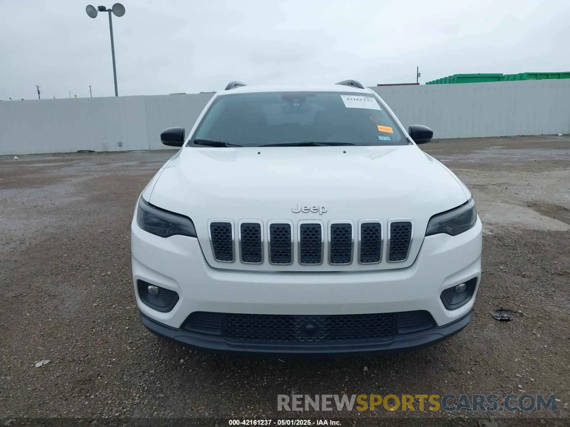 12 Photograph of a damaged car 1C4PJLMX1ND535178 JEEP CHEROKEE 2022