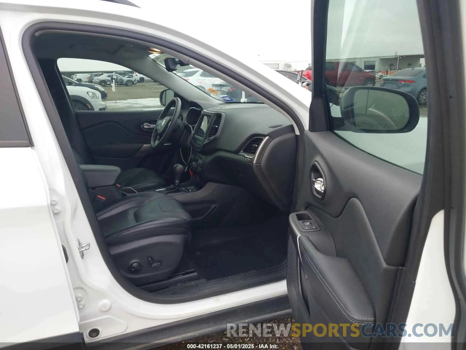 5 Photograph of a damaged car 1C4PJLMX1ND535178 JEEP CHEROKEE 2022