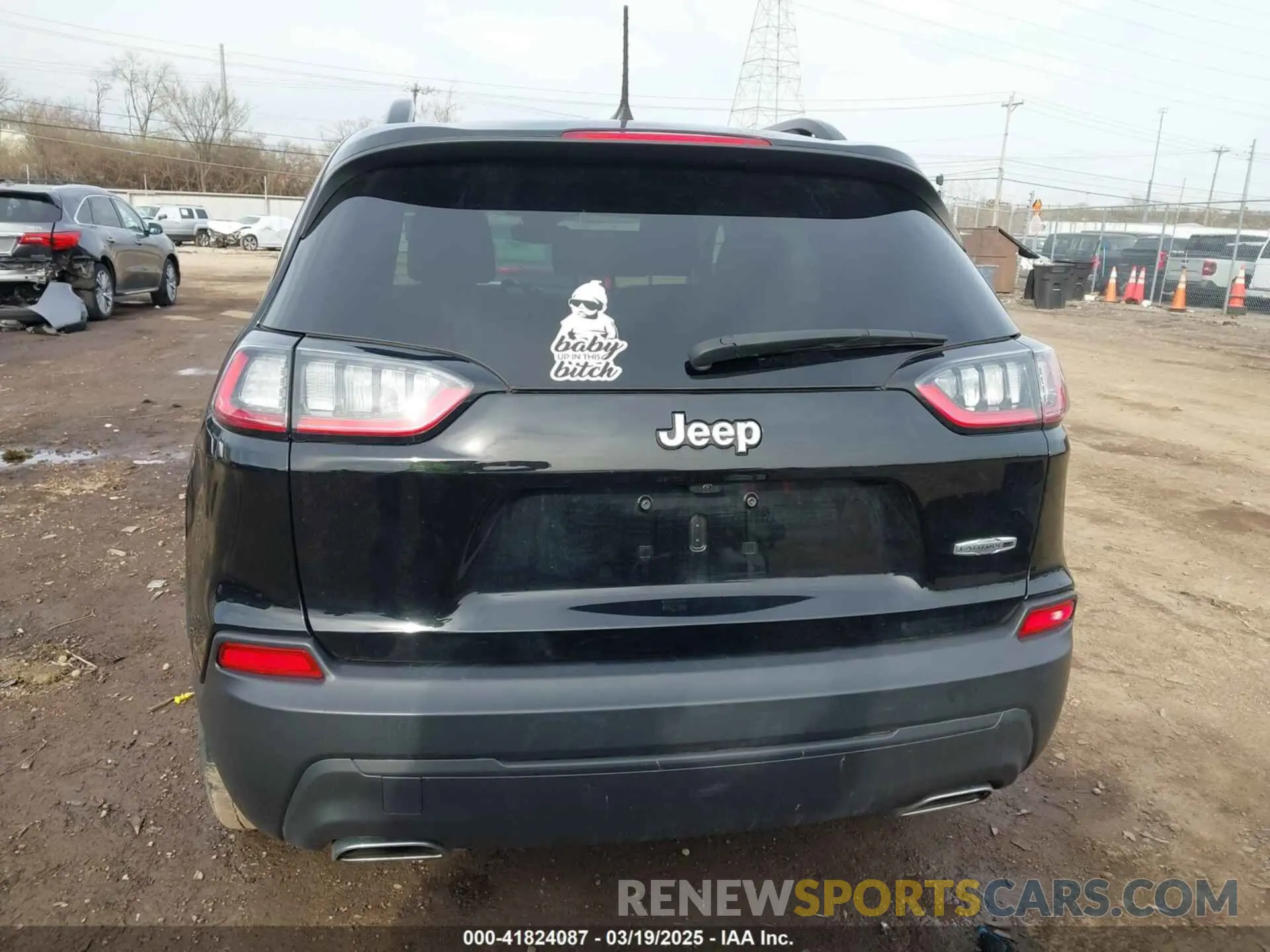 17 Photograph of a damaged car 1C4PJLMX3ND510914 JEEP CHEROKEE 2022