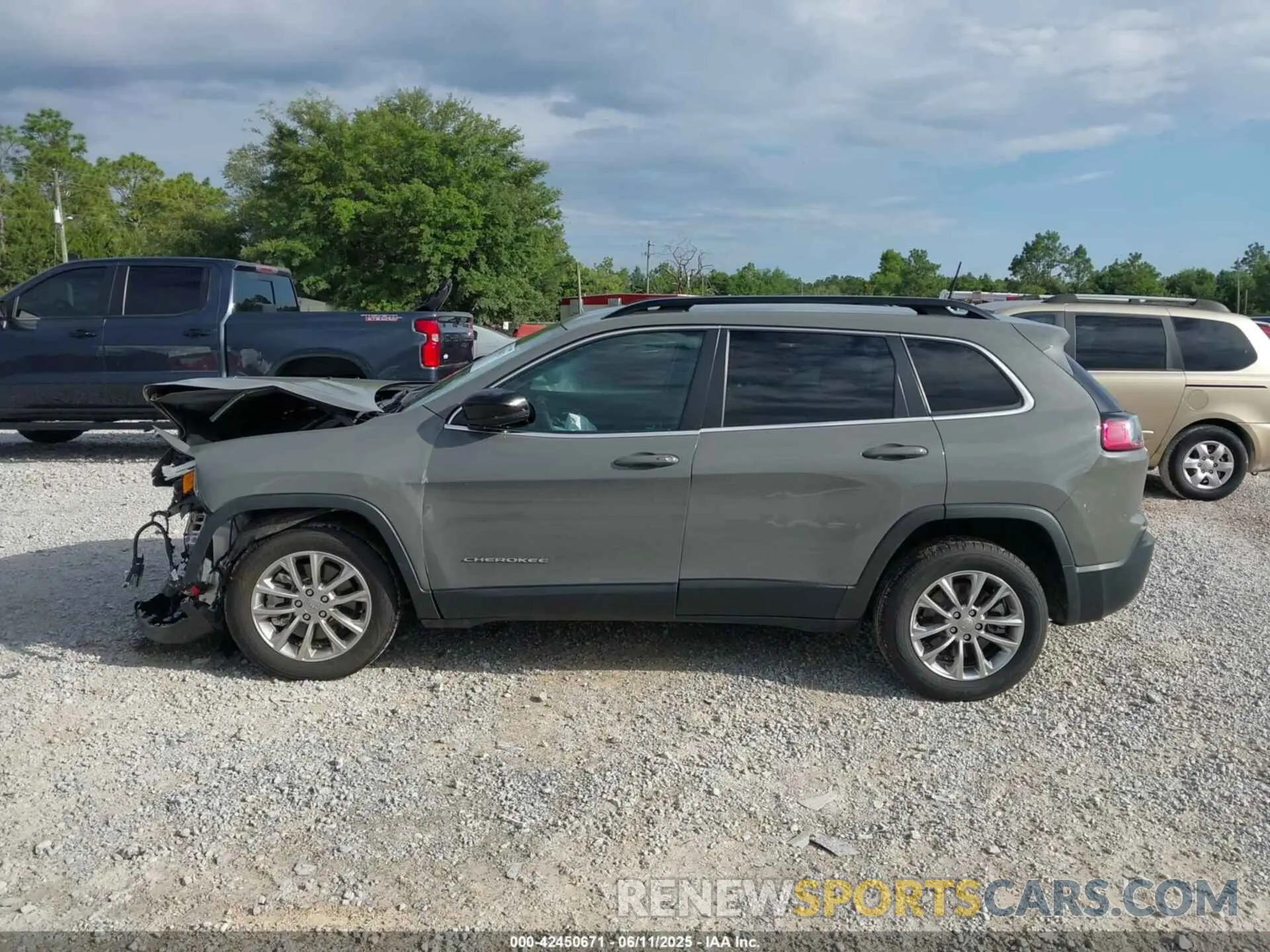 14 Photograph of a damaged car 1C4PJLMX6ND521213 JEEP CHEROKEE 2022