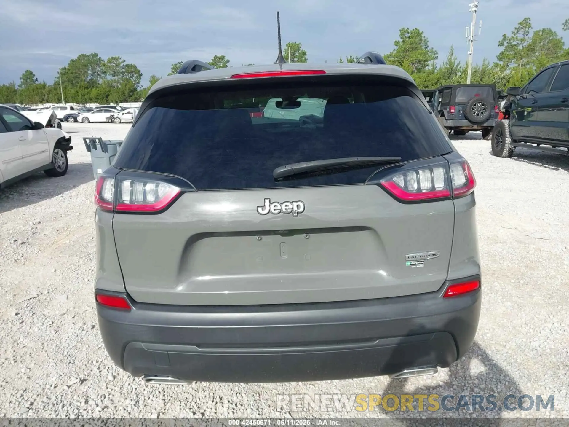 16 Photograph of a damaged car 1C4PJLMX6ND521213 JEEP CHEROKEE 2022