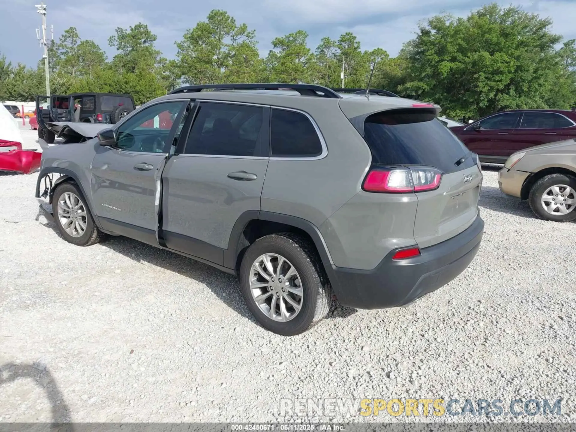 3 Photograph of a damaged car 1C4PJLMX6ND521213 JEEP CHEROKEE 2022