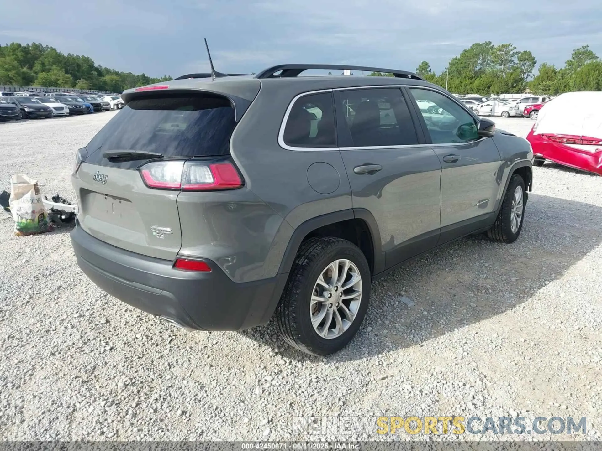 4 Photograph of a damaged car 1C4PJLMX6ND521213 JEEP CHEROKEE 2022
