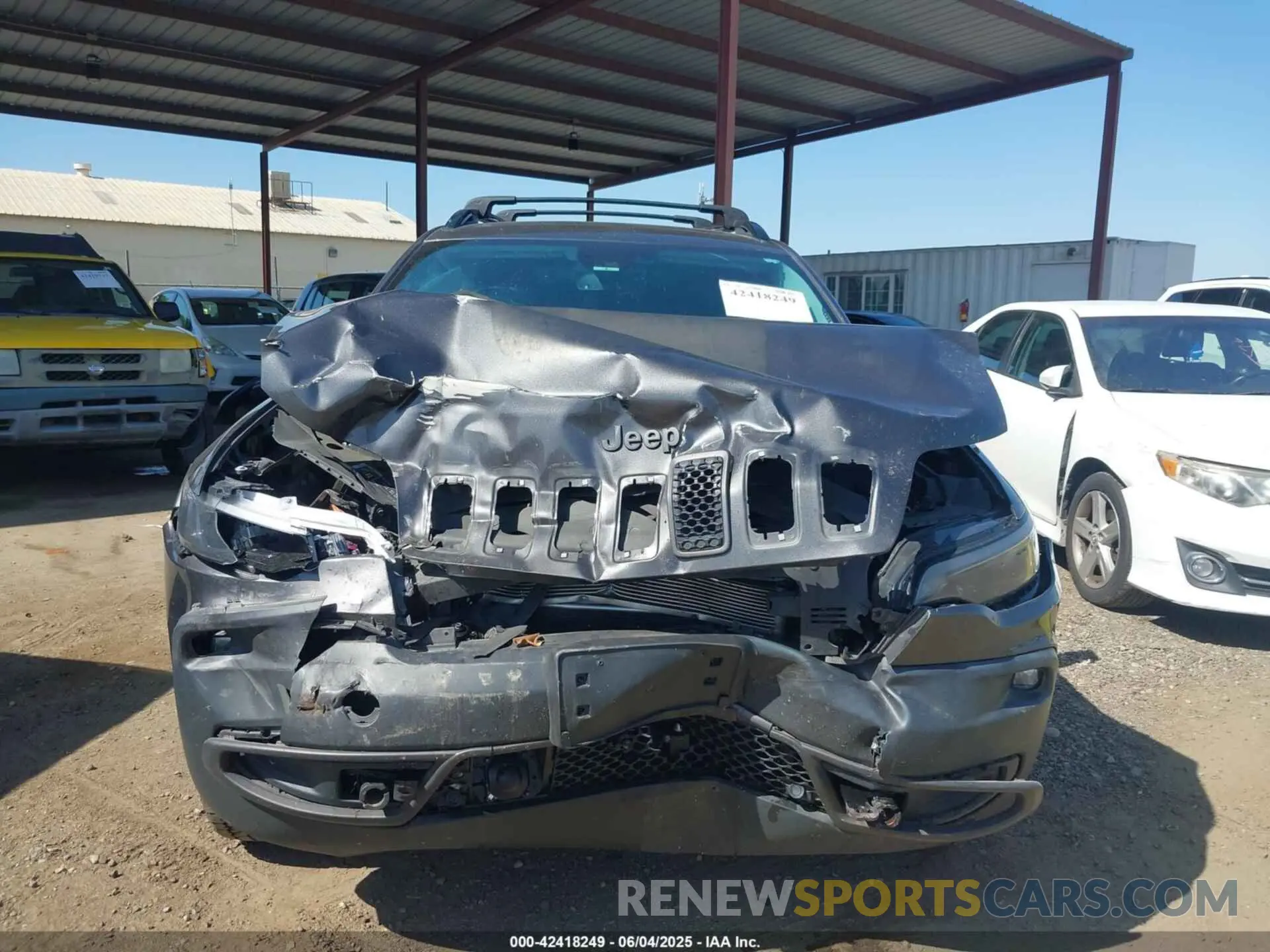 12 Photograph of a damaged car 1C4PJMBX0ND511091 JEEP CHEROKEE 2022